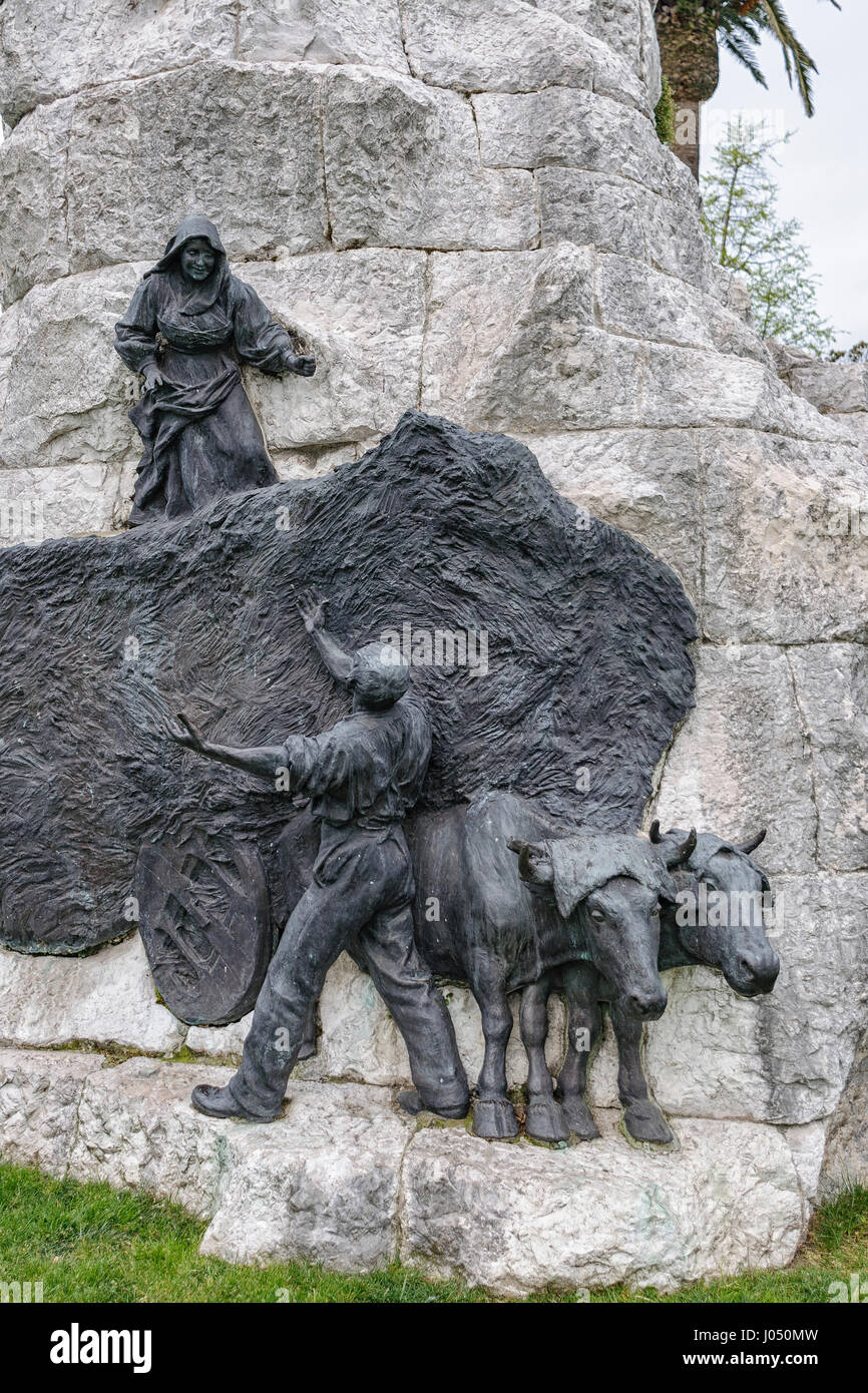 Statua, scultura, un monumento storico park Jardines de Pereda, nel nord della Spagna Cantabria, Santander, l'Europa. Foto Stock