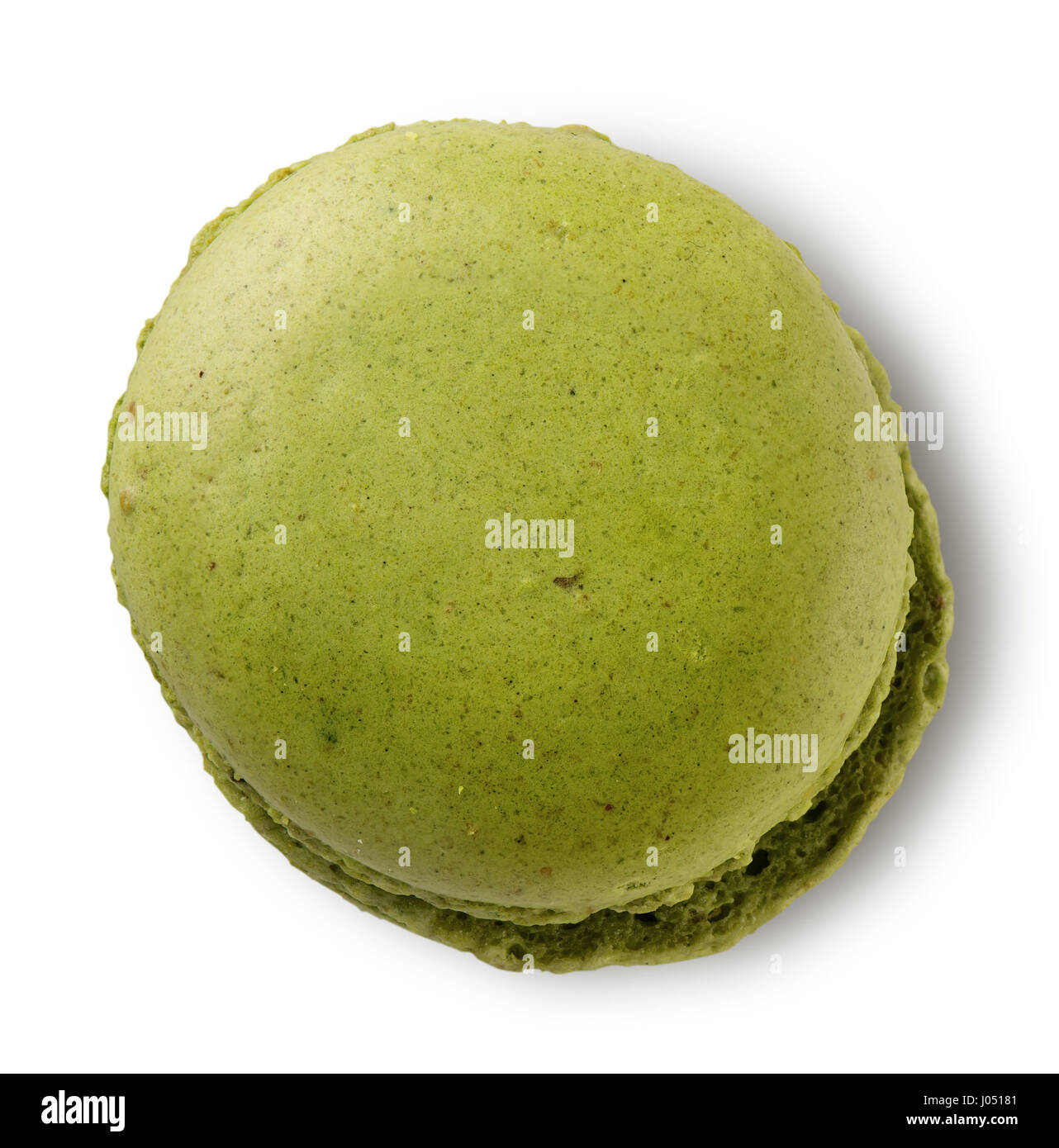 Il pistacchio macaron isolato su uno sfondo bianco Foto Stock