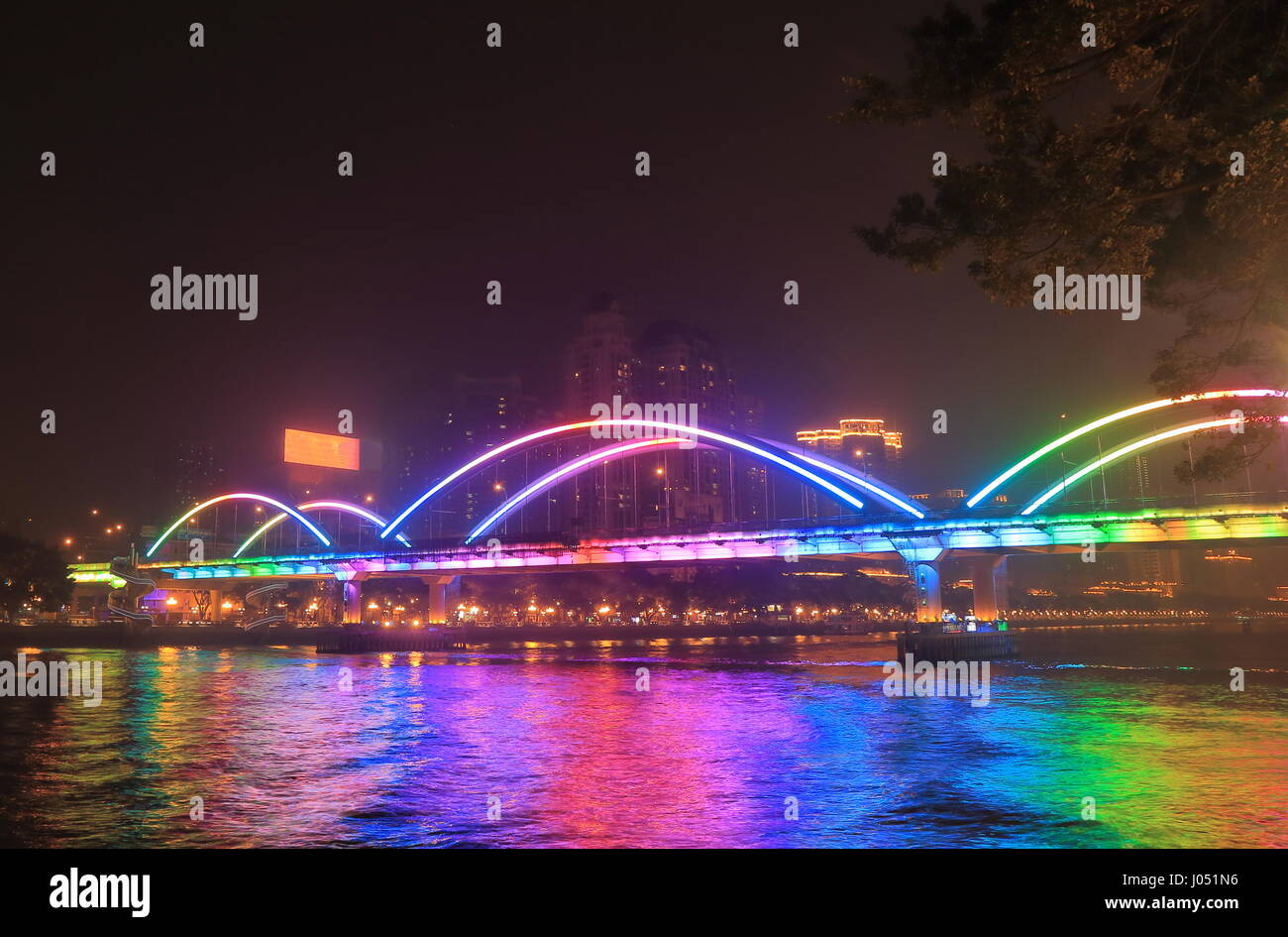 Ponte Jiefang notte cityscape di Guangzhou in Cina Foto Stock