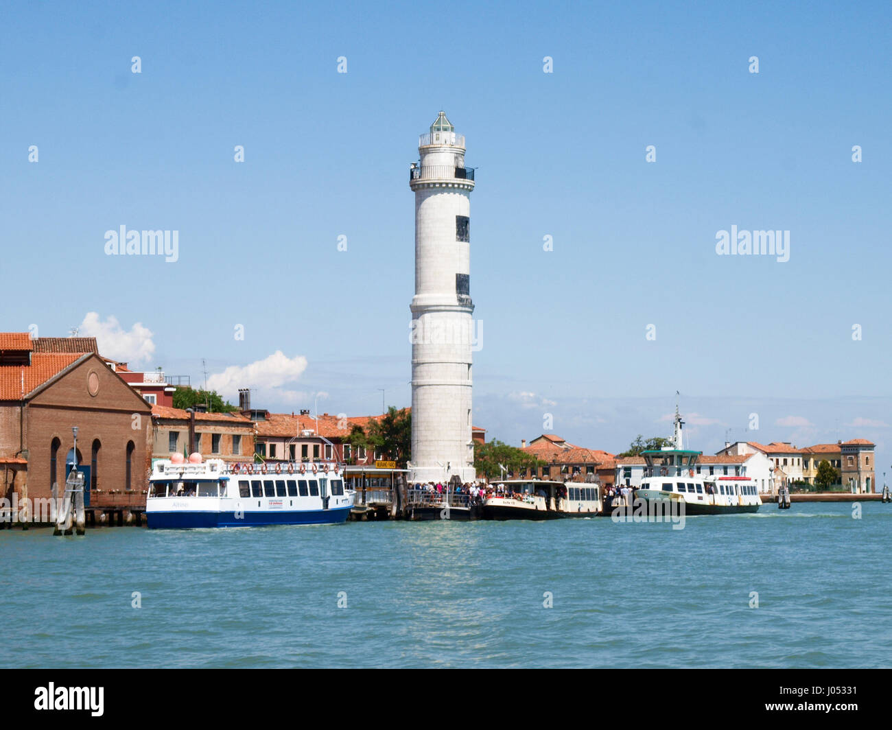 Murano, Italia - 17 Maggio 2016: Lighthouse vicino al molo dell'isola di Murano Foto Stock