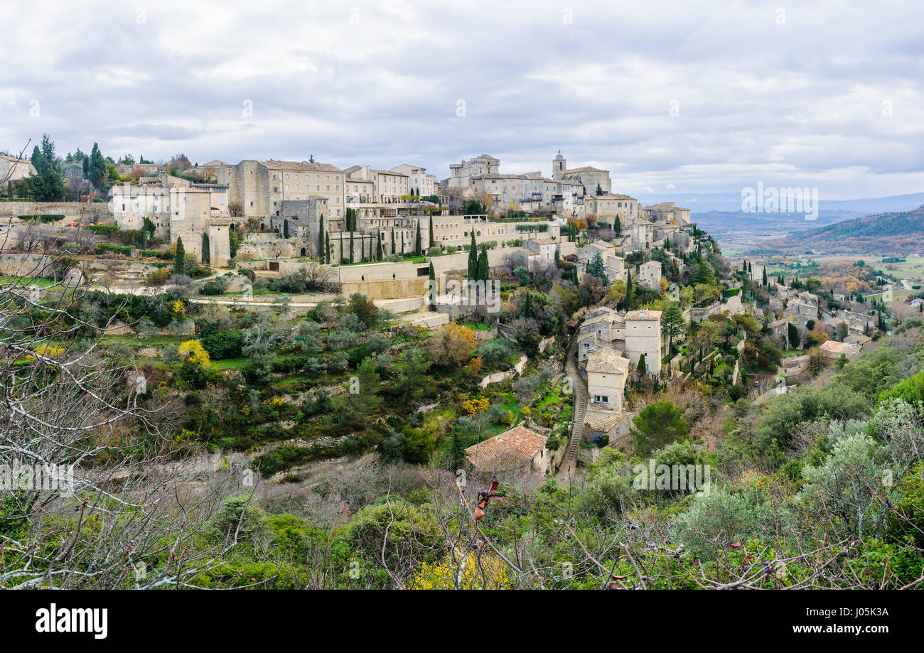 Uno scenario panoramico in Gordes e il Luberon regione della Provenza, Francia Foto Stock