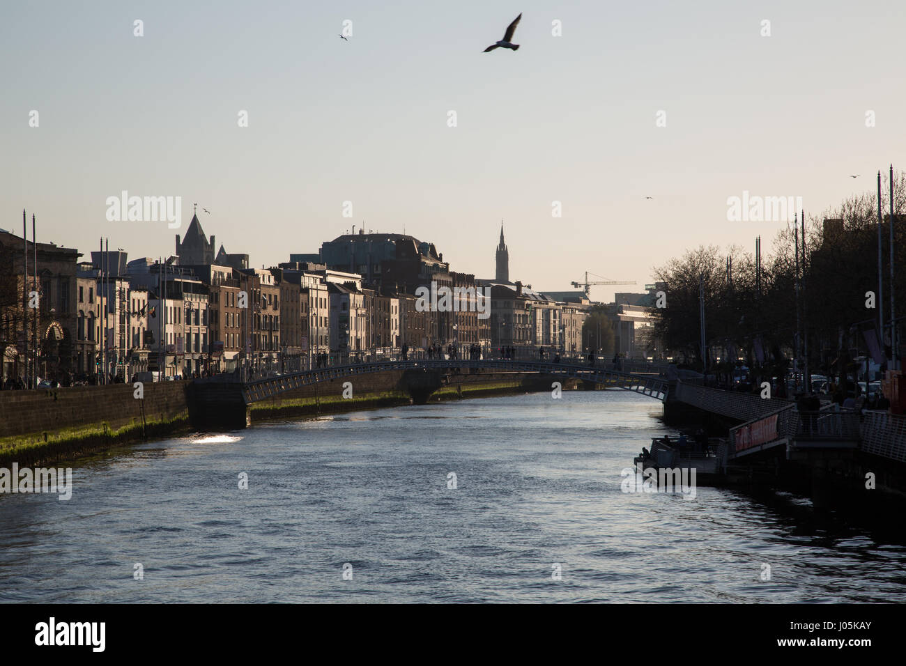 Il fiume Liffey al crepuscolo, Dublino, Irlanda. Foto Stock