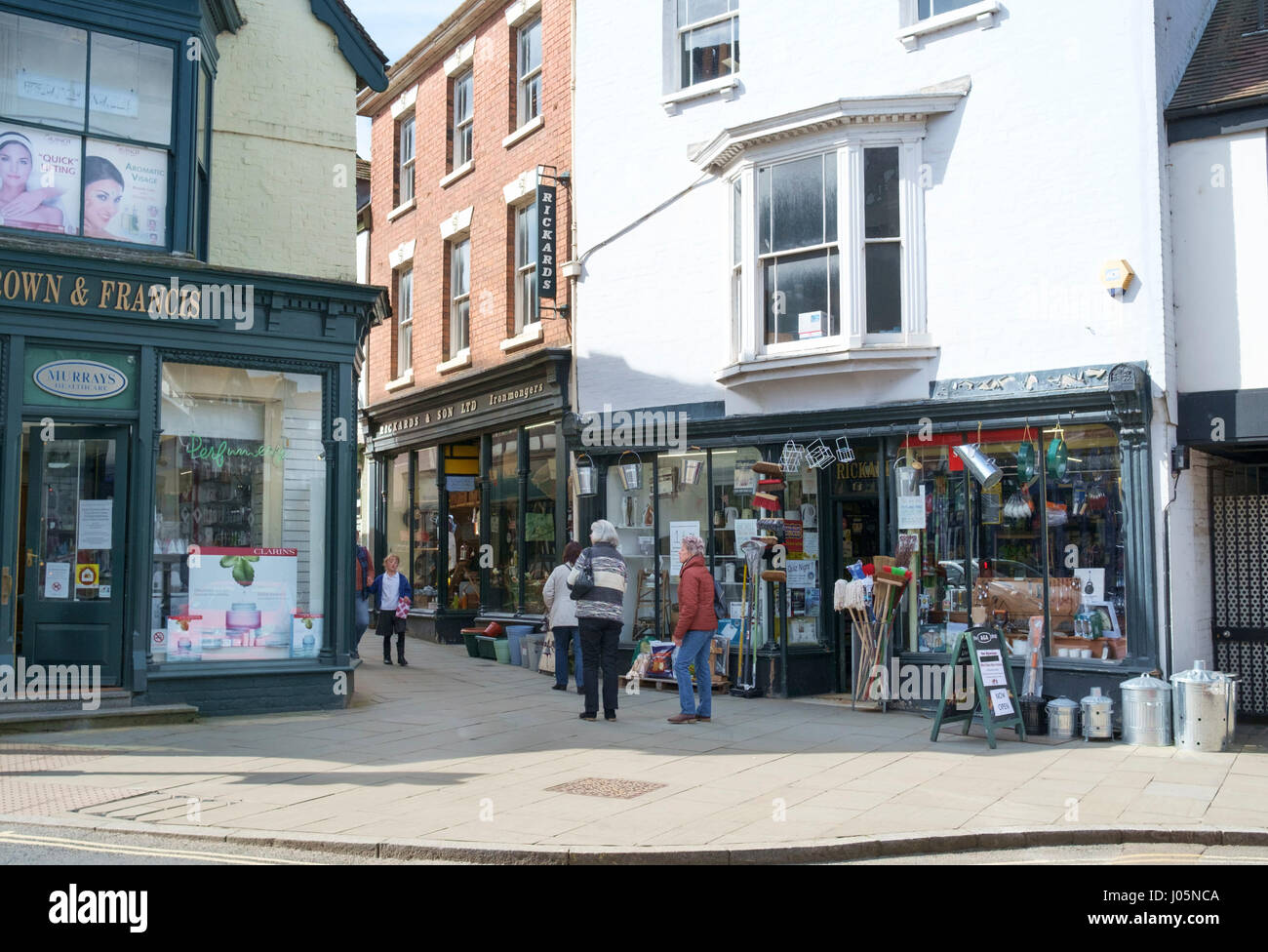 La città Shrpshire Ludlow, uno dei pretiest in Inghilterra UK Rickards Hardware shop Foto Stock