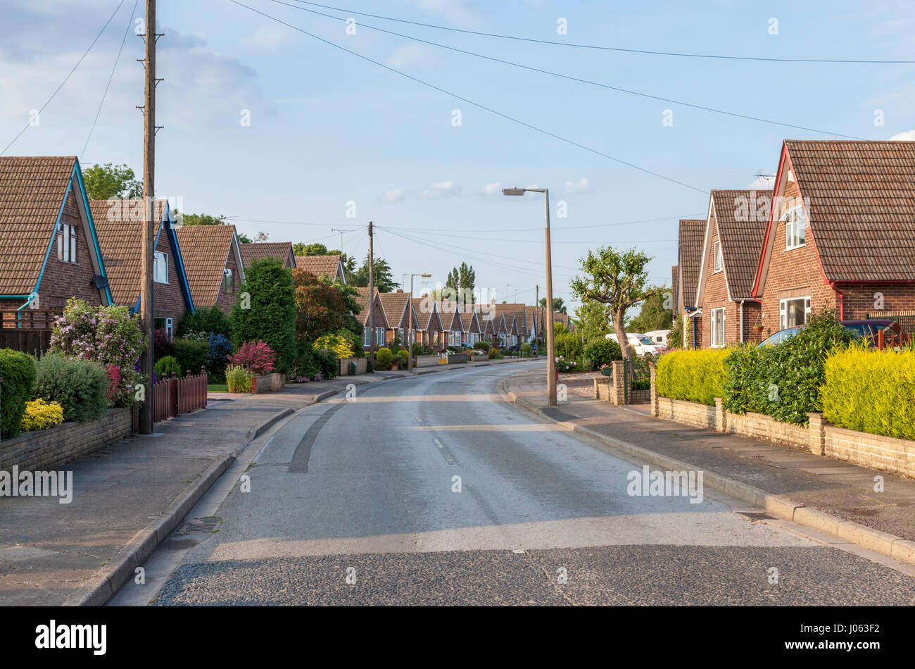 Tipiche case residenziali su un normale strada tranquilla, Attenborough, Nottinghamshire, England, Regno Unito Foto Stock