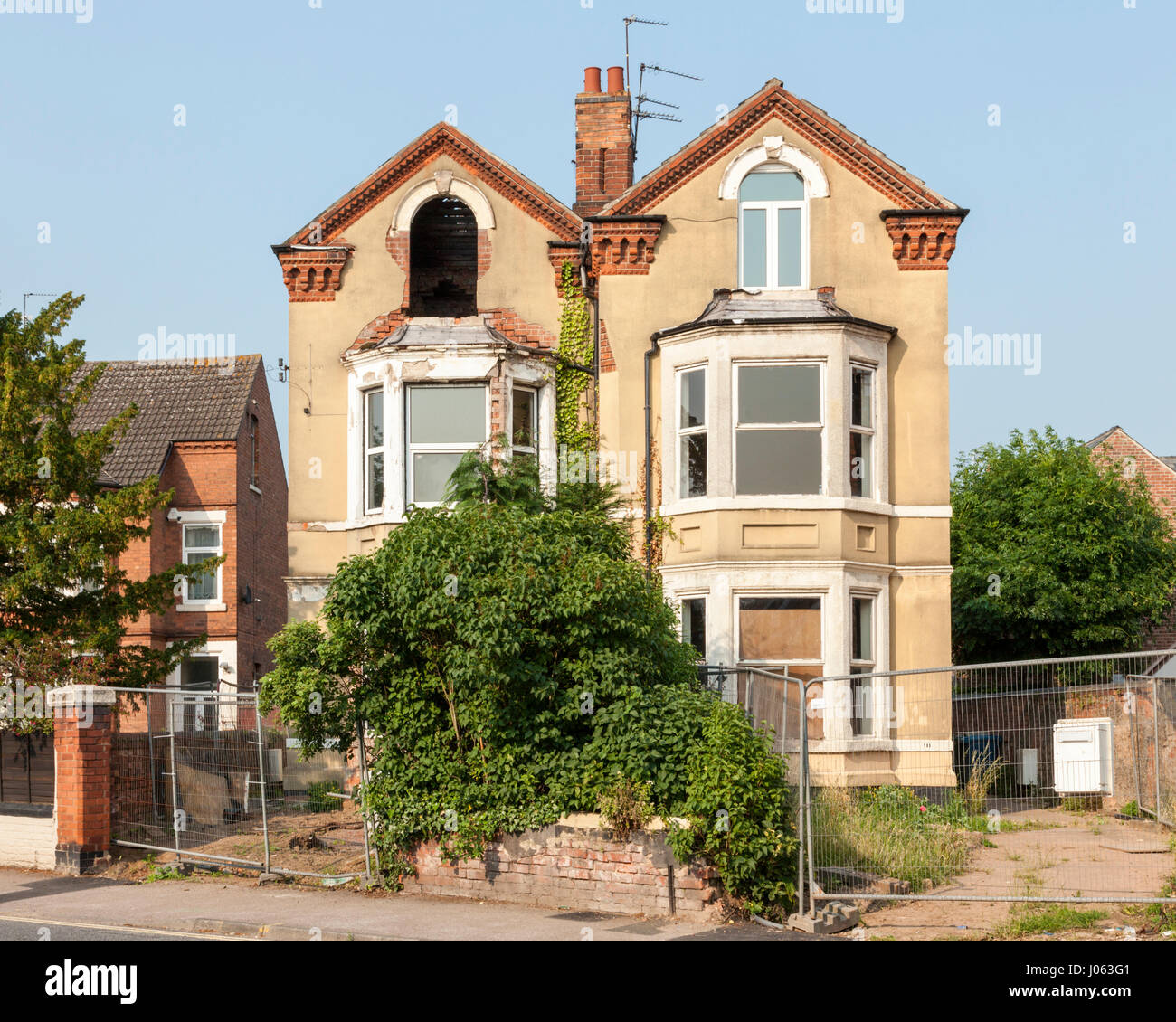 Proprieta vuote. Casa abbandonati in attesa di demolizione, Nottinghamshire, England, Regno Unito Foto Stock
