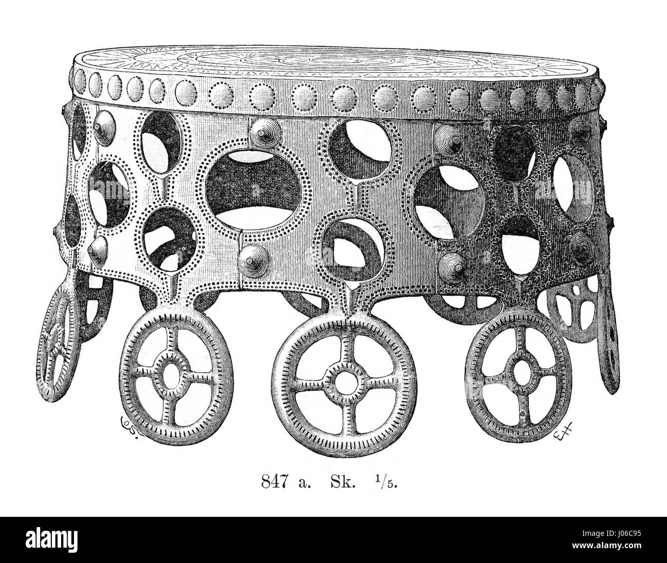Questa rappresentazione del Balkåkronongen nella contea di Ljunits, Skåne, fa parte della serie 'Montelius Minnen', catturando luoghi significativi in Svezia dall'inizio del XX secolo. Il dipinto presenta una visione storica e topografica della zona, sottolineando la geografia locale e la rilevanza storica. Foto Stock