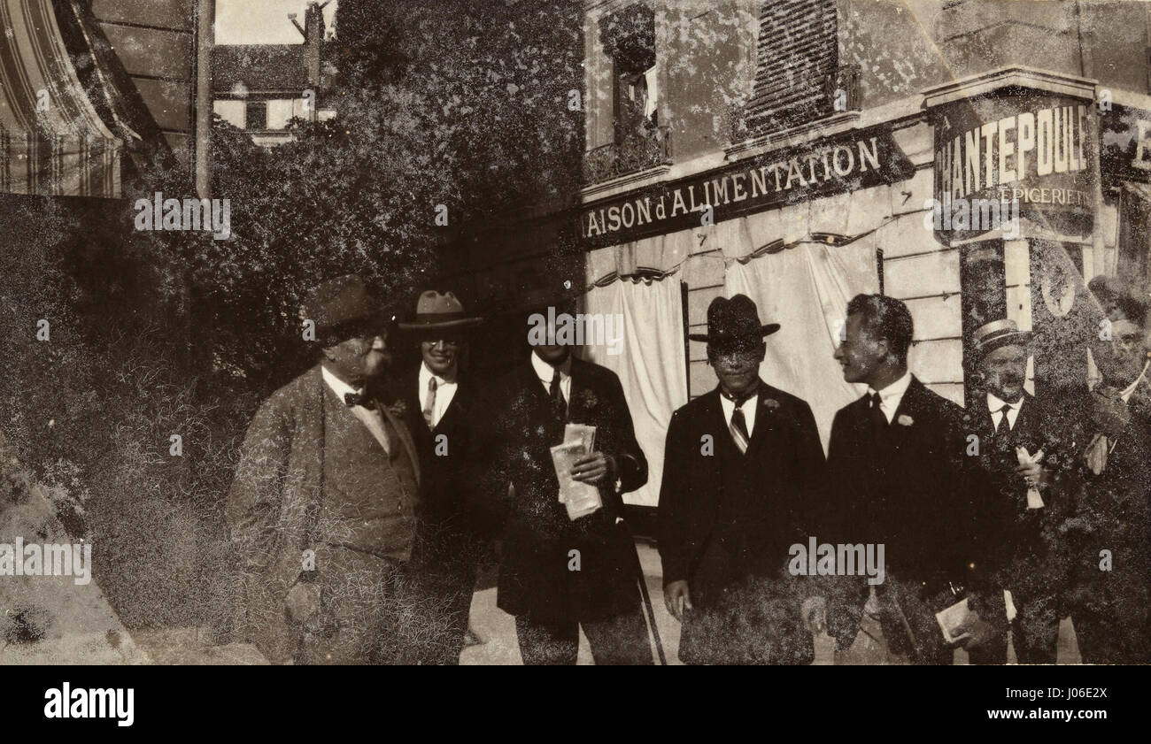 L'immagine ritrae l'Assemblea della società delle Nazioni, un'organizzazione chiave nella diplomazia post-bellica. Rappresenta gli sforzi collettivi delle nazioni che lavorano per la pace e la cooperazione internazionale. Foto Stock