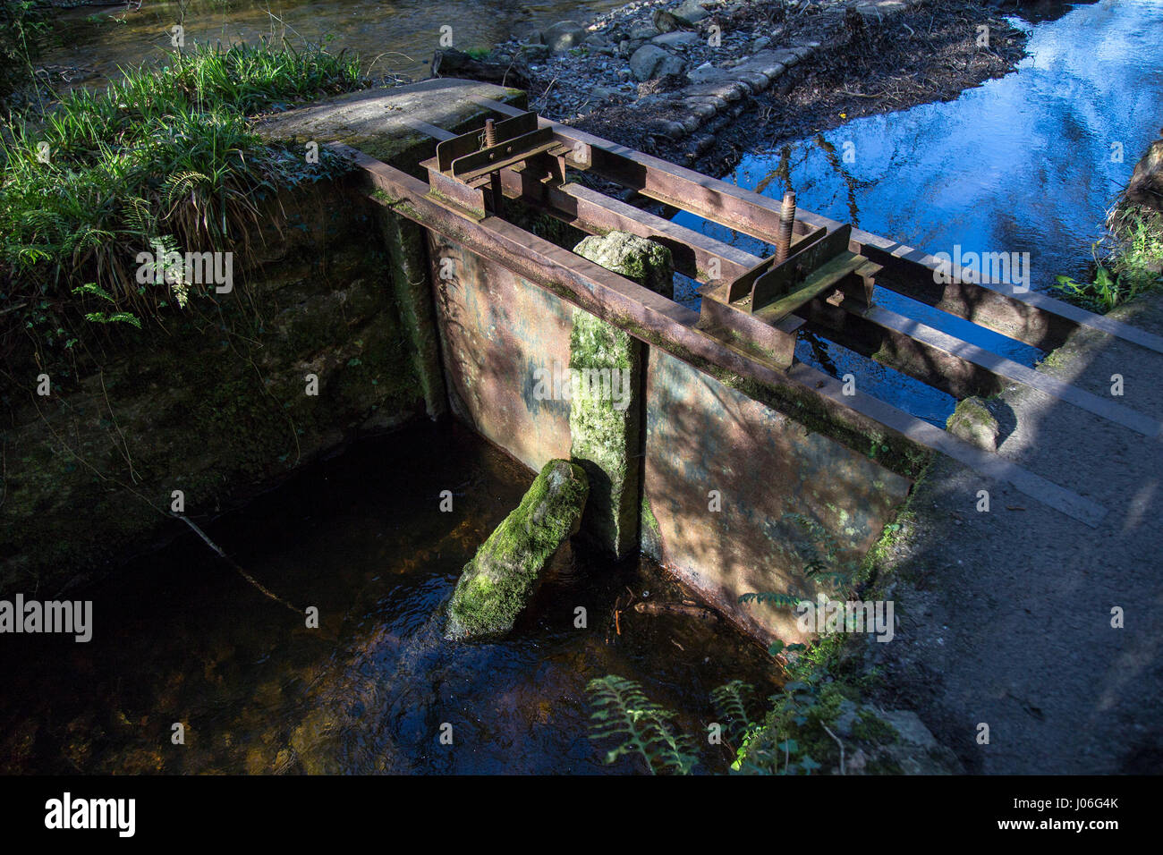 Arrugginimento paratoie a passaggi ponte Dunsford, Foto Stock