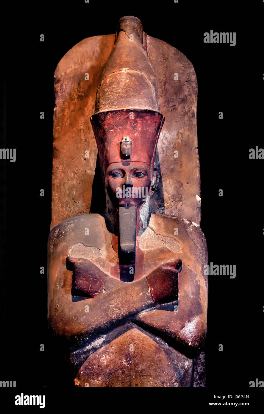 Osiride arenaria statua del re Amenofi I con il rosso e il nero dipinto di dettaglio. Xviii Dinastia (Alto Egitto,Deir el-Bahri (TEBE),Tempio di Mentuhotep ) 270 cm Foto Stock