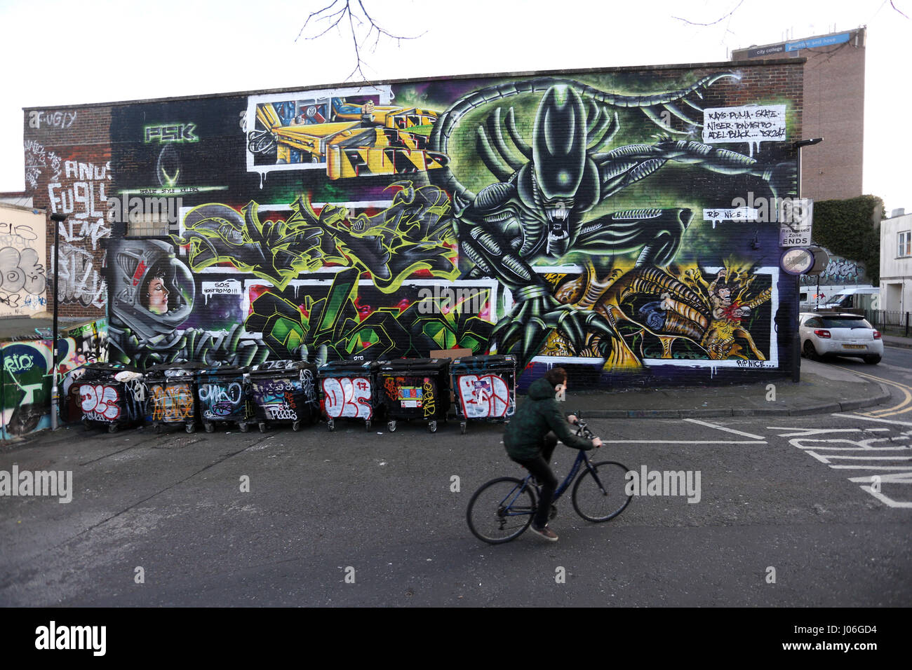 Graffiti in stile del film straniero in Brighton, East Sussex, Regno Unito. Foto Stock