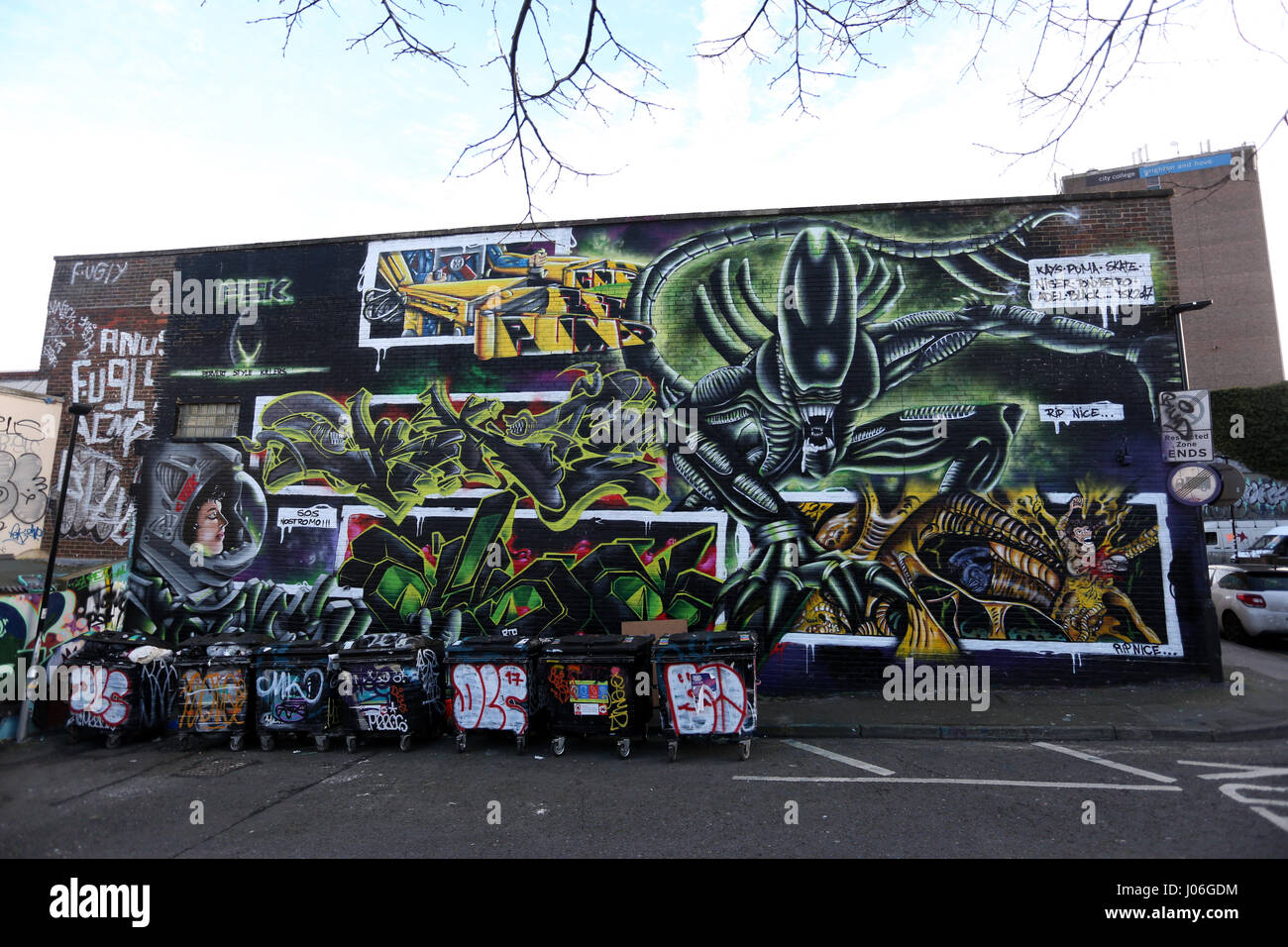 Graffiti in stile del film straniero in Brighton, East Sussex, Regno Unito. Foto Stock