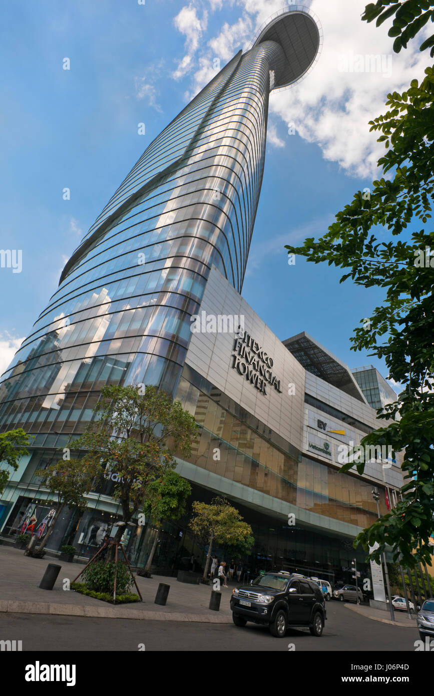 Vista verticale della Bitexco torre finanziaria in Ho Chi Minh City in Vietnam. Foto Stock