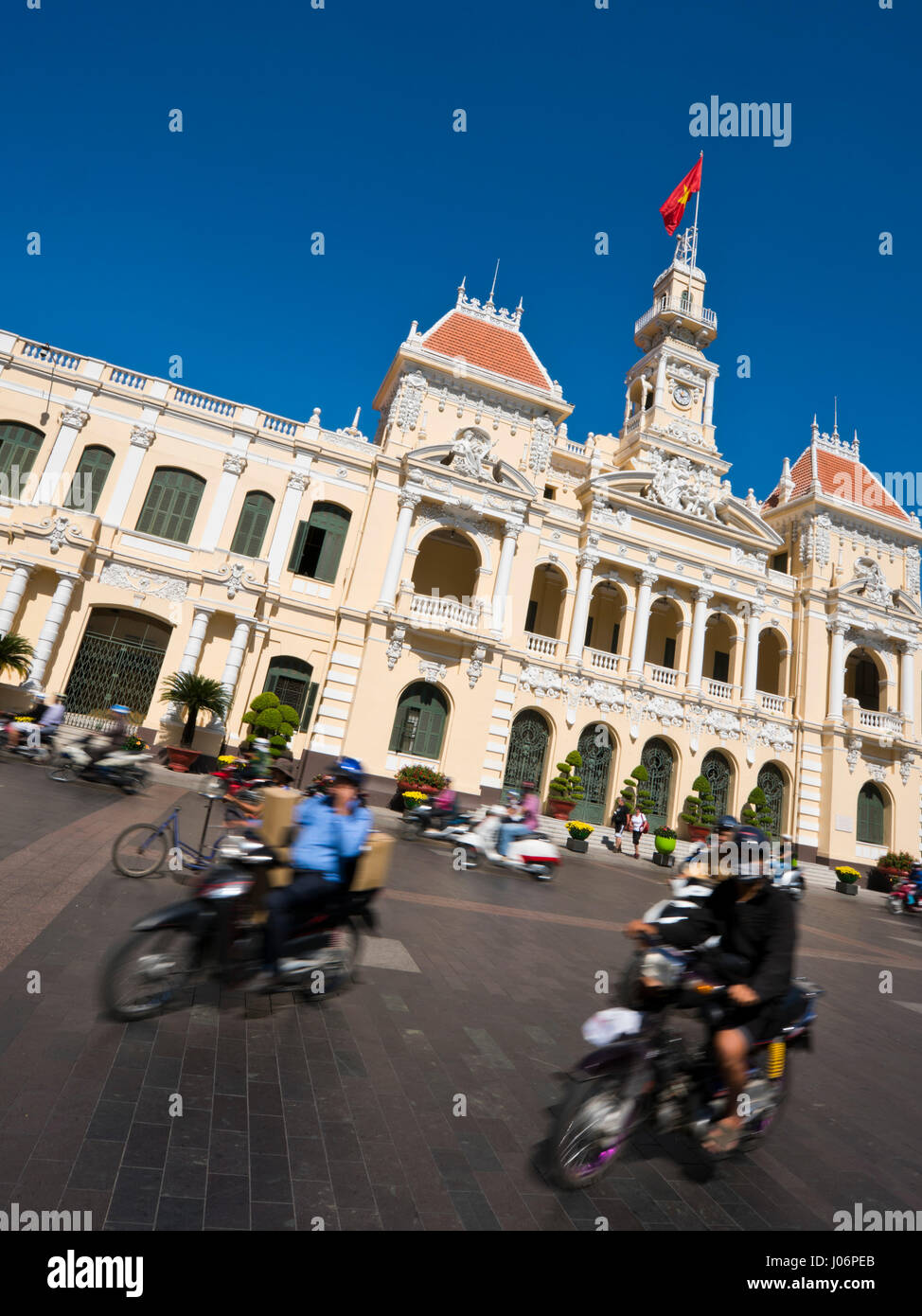 Vista verticale di Ho Chi Minh City Hall nel vecchio a Saigon, Vietnam. Foto Stock