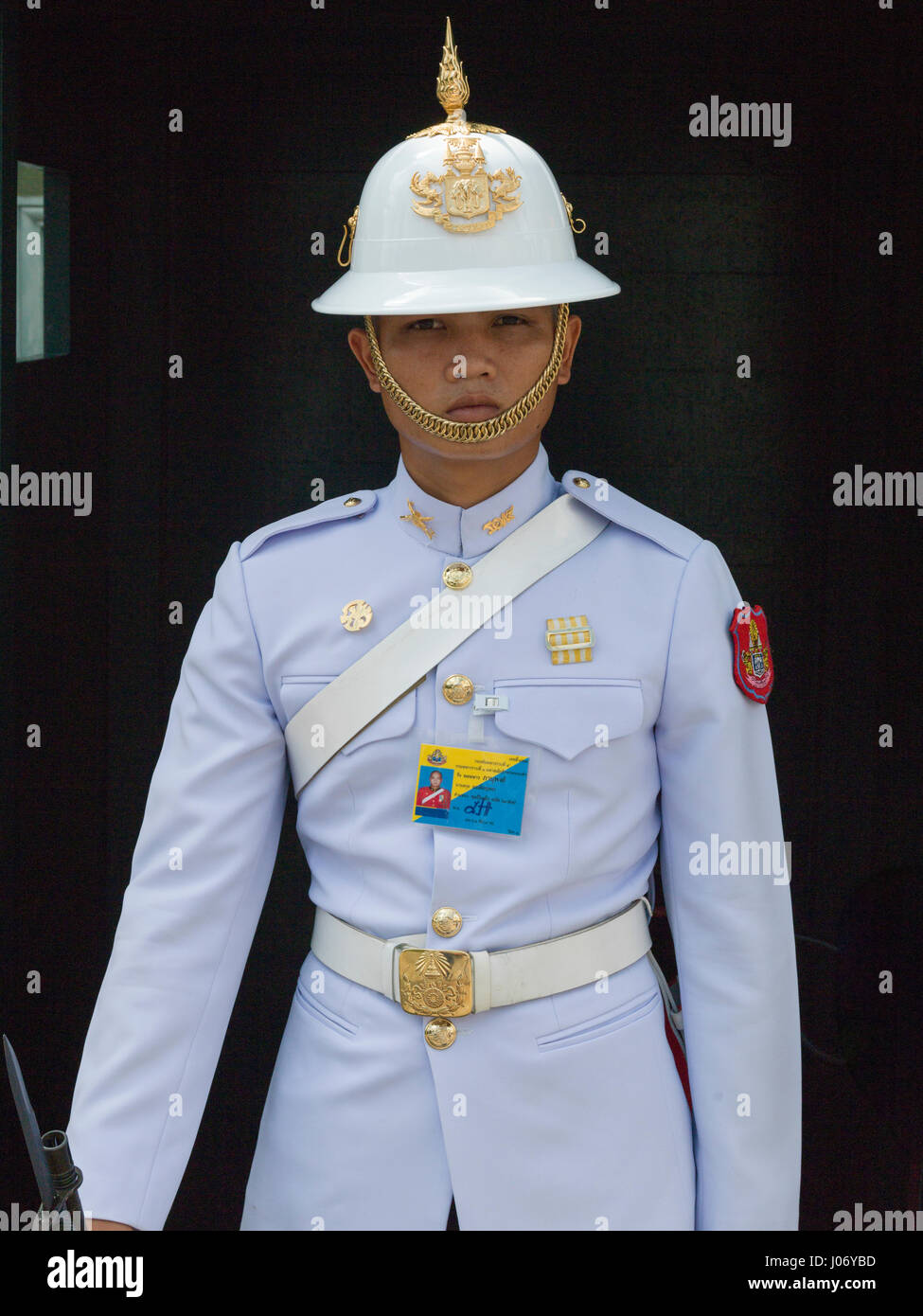 La guardia di sicurezza permanente al Grand Palace, Phra Nakhon, Bangkok, Thailandia Foto Stock