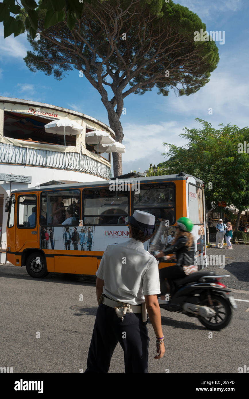 Polizia stradale permanente sulla strada, Anacapri, Capri, Campania, Italia Foto Stock