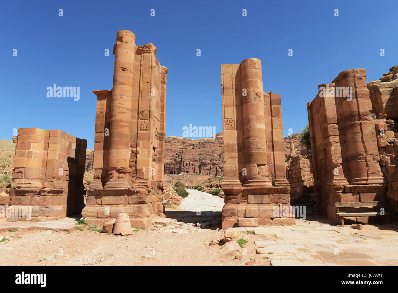 I resti della porta arcuata in Petra, Giordania. Foto Stock