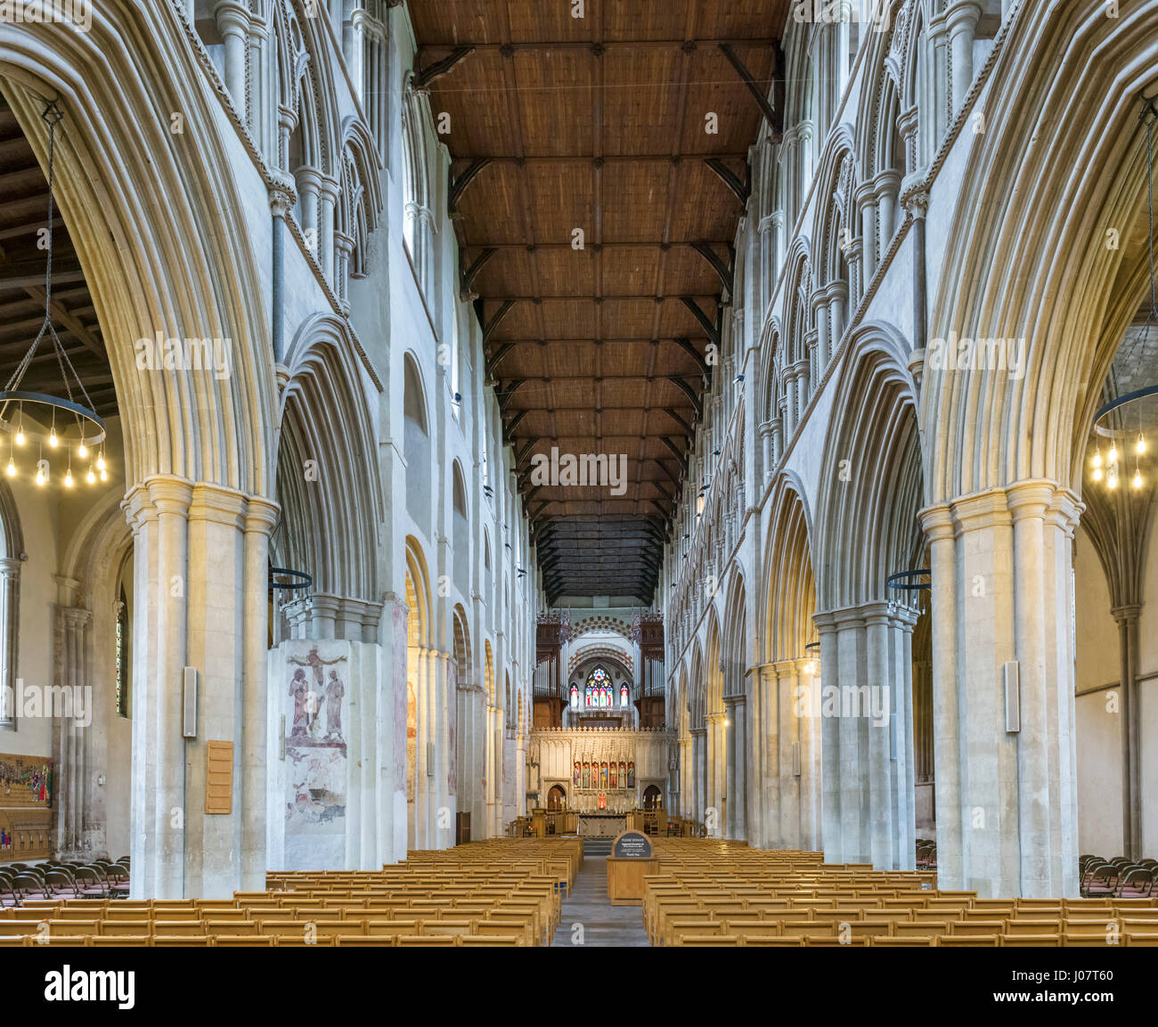 St Albans Cathedral. Navata centrale del Duomo e Chiesa Abbaziale di St Alban, St Albans, Hertfordshire, Inghilterra, Regno Unito Foto Stock