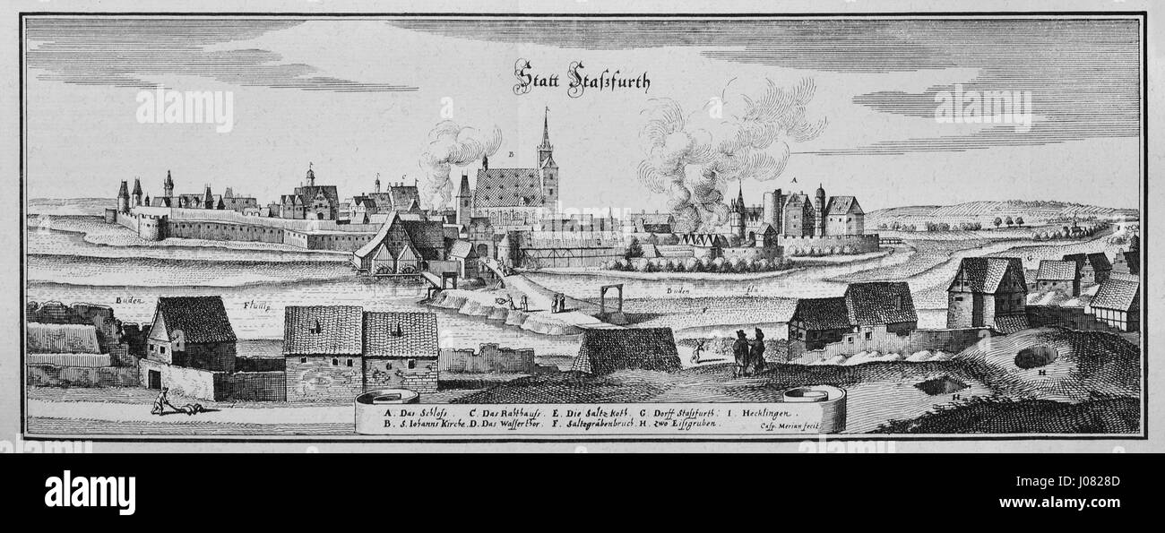 Stagfurth è un'incisione dettagliata di Matthäus Merian, che mostra una vista del XVII secolo del villaggio. Il pezzo presenta una prospettiva topografica, che enfatizza l'ambiente rurale e gli edifici all'interno del paesaggio. Foto Stock