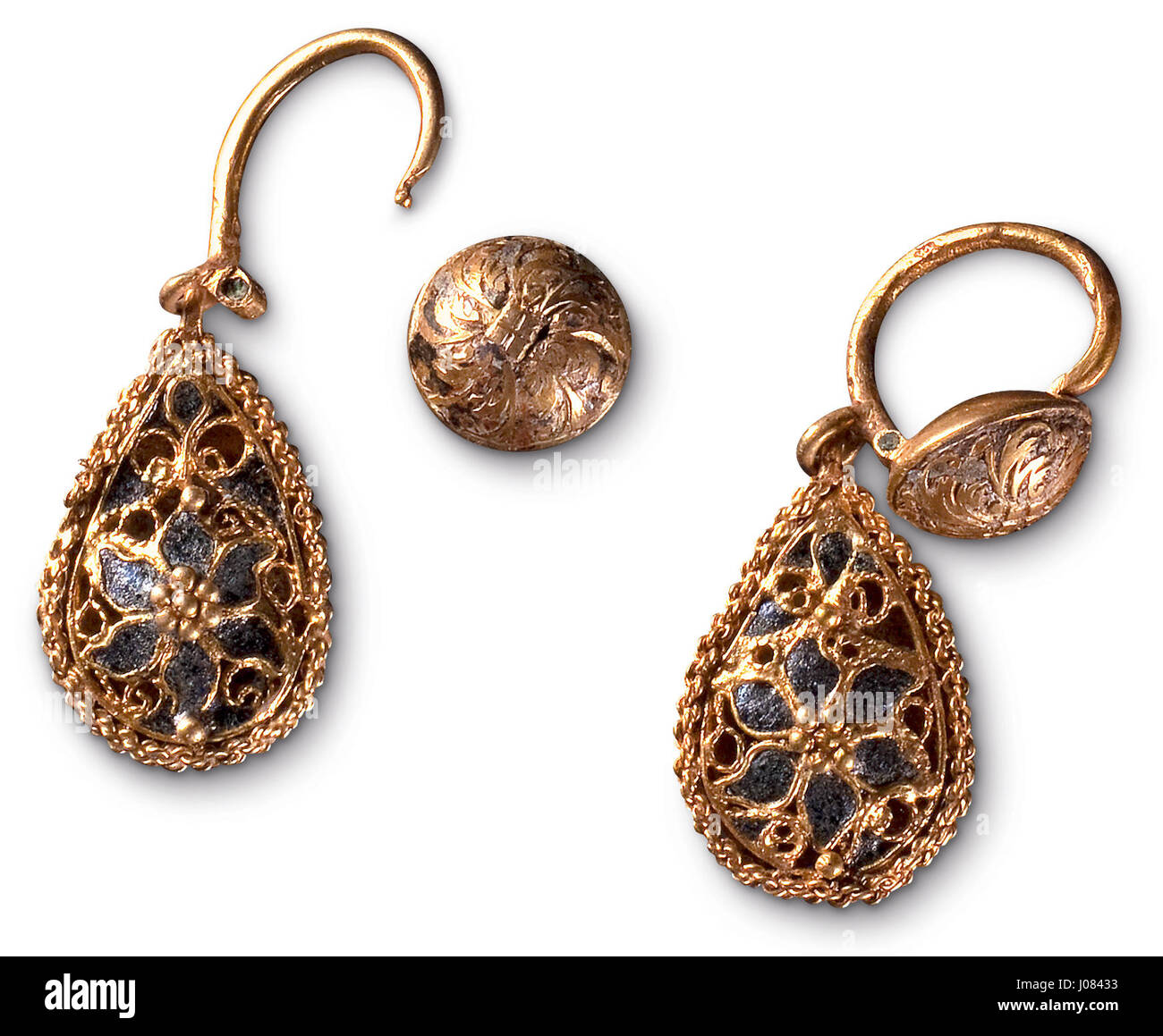 Gli orecchini di Maria Hummel, che sposò Socin nel XVII secolo, sono un esempio di gioielleria d'epoca. Questi pezzi offrono informazioni sulla moda e sugli stili di ornamento personali degli anni '1600, riflettendo le tendenze aristocratiche europee dell'epoca. Foto Stock