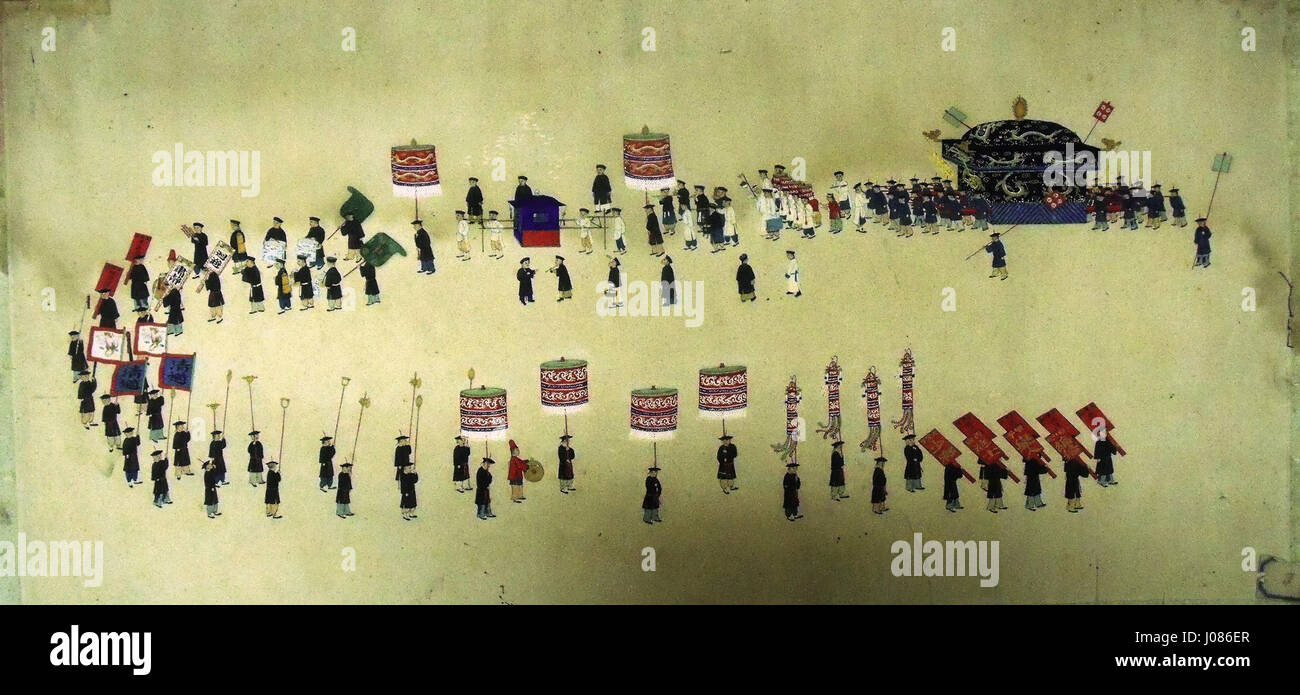 Questa immagine ritrae una scena di una processione funebre cinese, illustrando le pratiche culturali e la natura solenne della cerimonia. Foto Stock