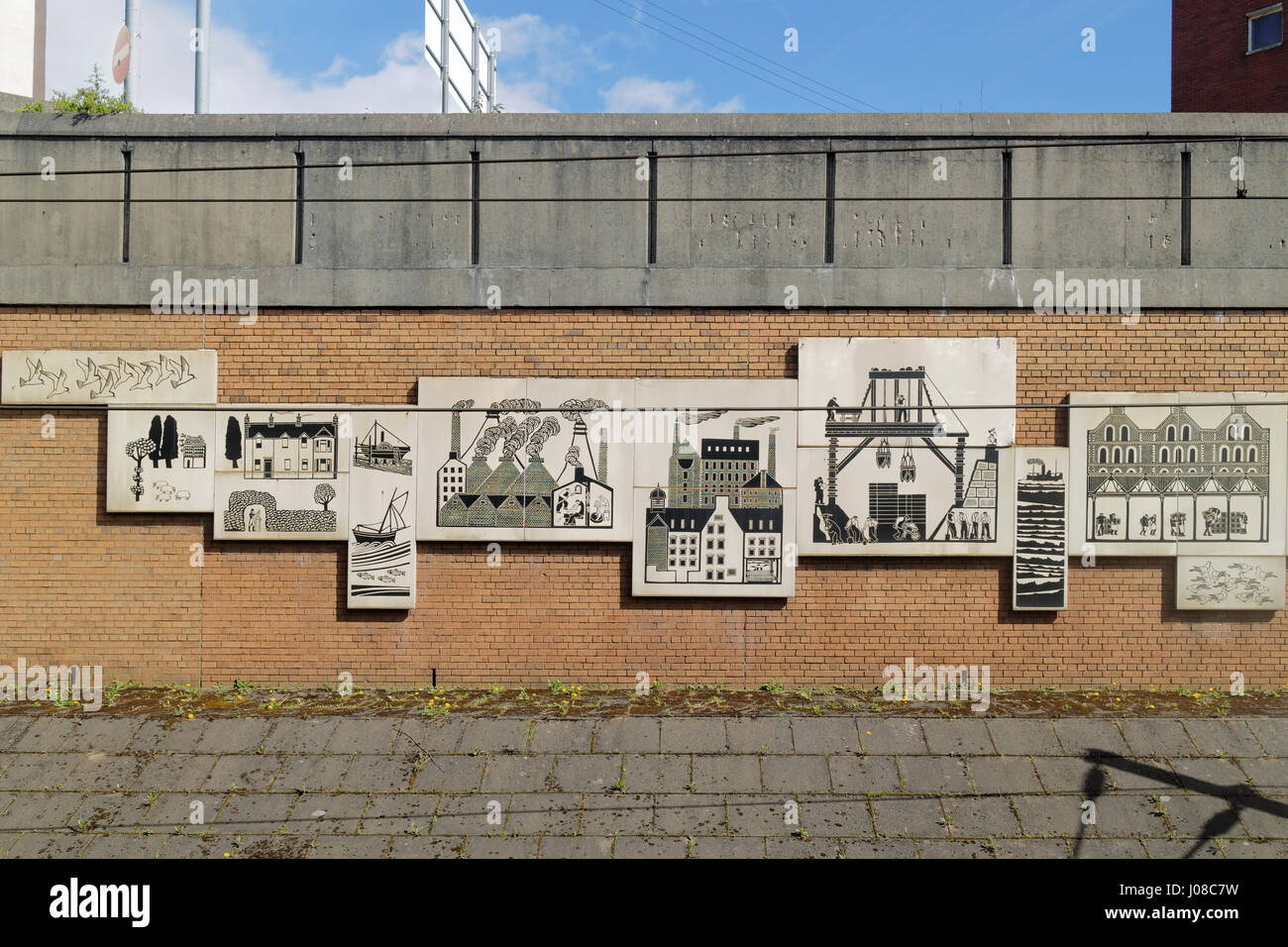 L'ex Finnieston stazione ferroviaria di arte pubblica murale dagli anni Settanta per celebrare il nuovo e il vecchio Glasgow civic fiducia Foto Stock