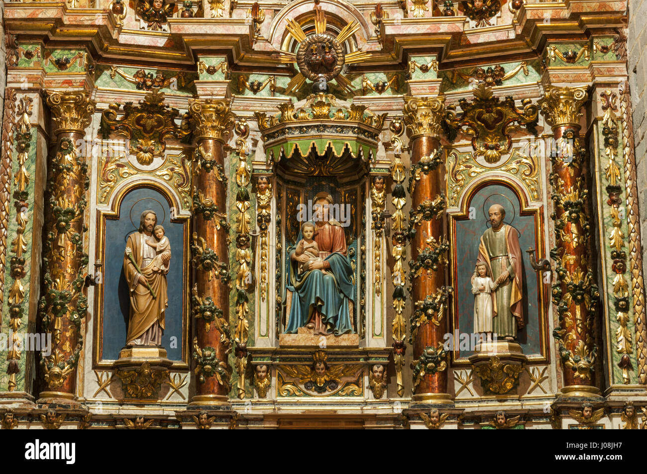 Spagna, Pirenei, Catalonia, Val de Boi, Durro, La Nativitat chiesa, cappella altare dettaglio della parete Foto Stock