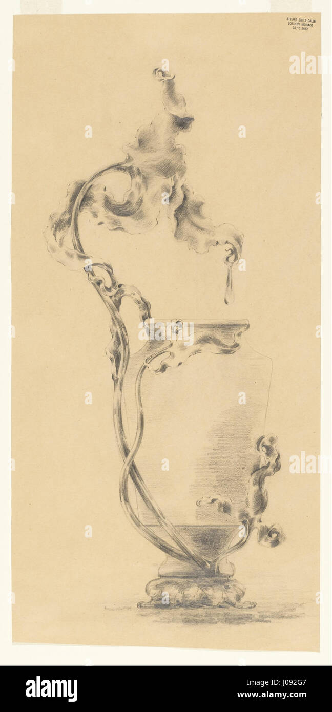 Il design di Emile Gallé per un vaso in bronzo mette in mostra la sua esperienza nel design Art Nouveau. Il vaso presenta forme organiche e dettagli intricati, tipici dello stile di Gallé, con particolare attenzione alla fluidità della natura e all'artigianalità. Foto Stock