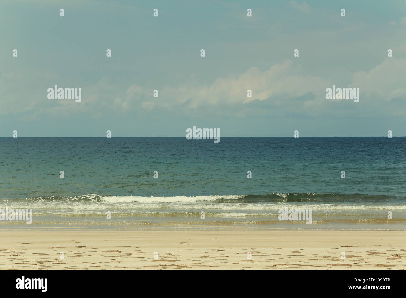 Vintage foto a colori della spiaggia e del mare in un giorno chiaro,Costa in Thailandia. Foto Stock
