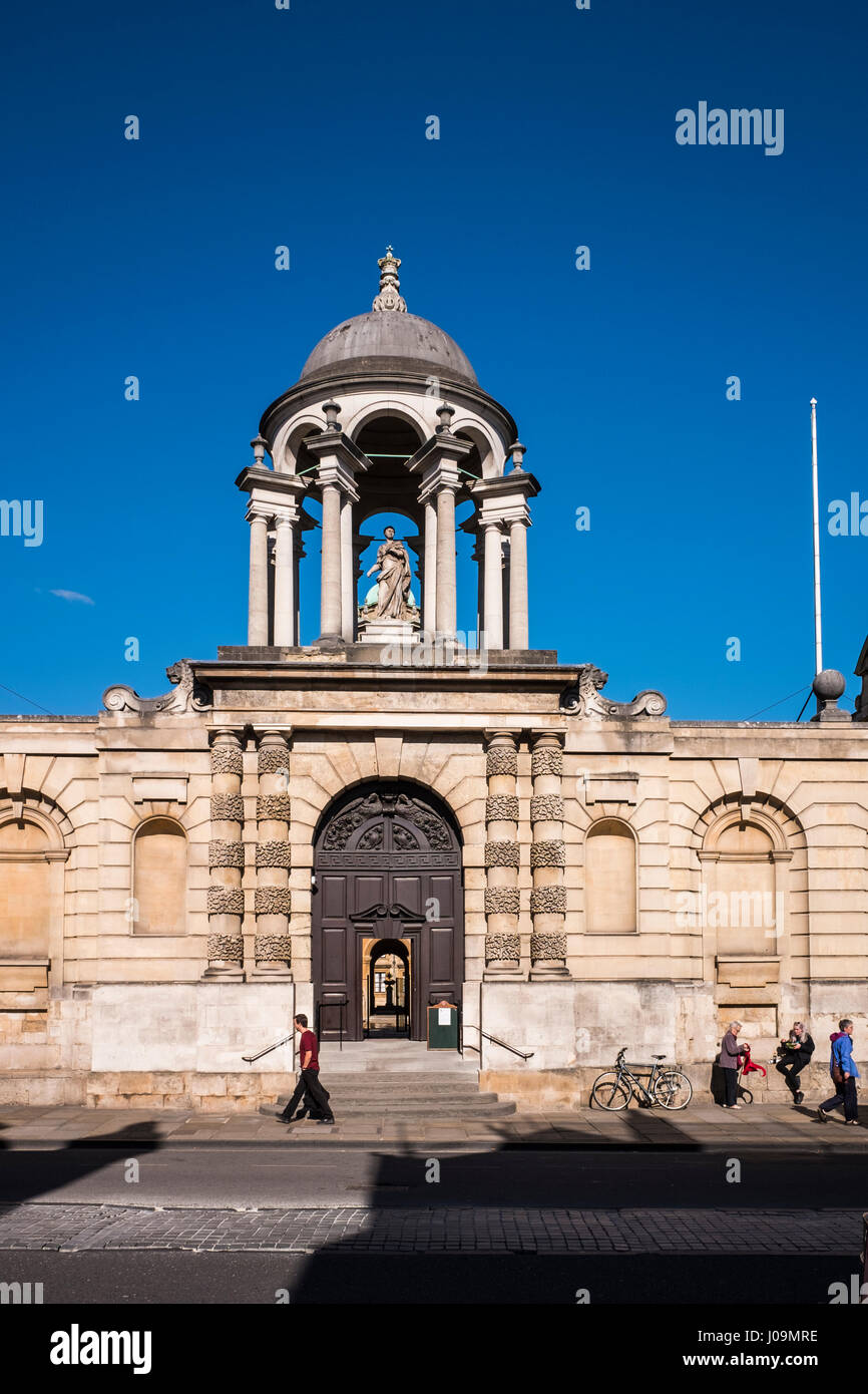 Oxford è una città conosciuta in tutto il mondo come la casa dell'Università di Oxford, la più antica università del mondo di lingua inglese. Inghilterra, Regno Unito Foto Stock