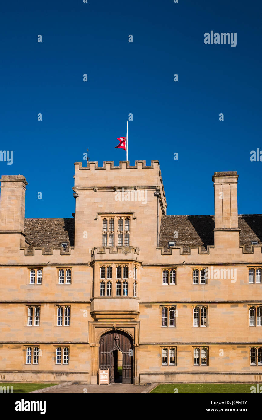 Oxford è una città conosciuta in tutto il mondo come la casa dell'Università di Oxford, la più antica università del mondo di lingua inglese. Inghilterra, Regno Unito Foto Stock