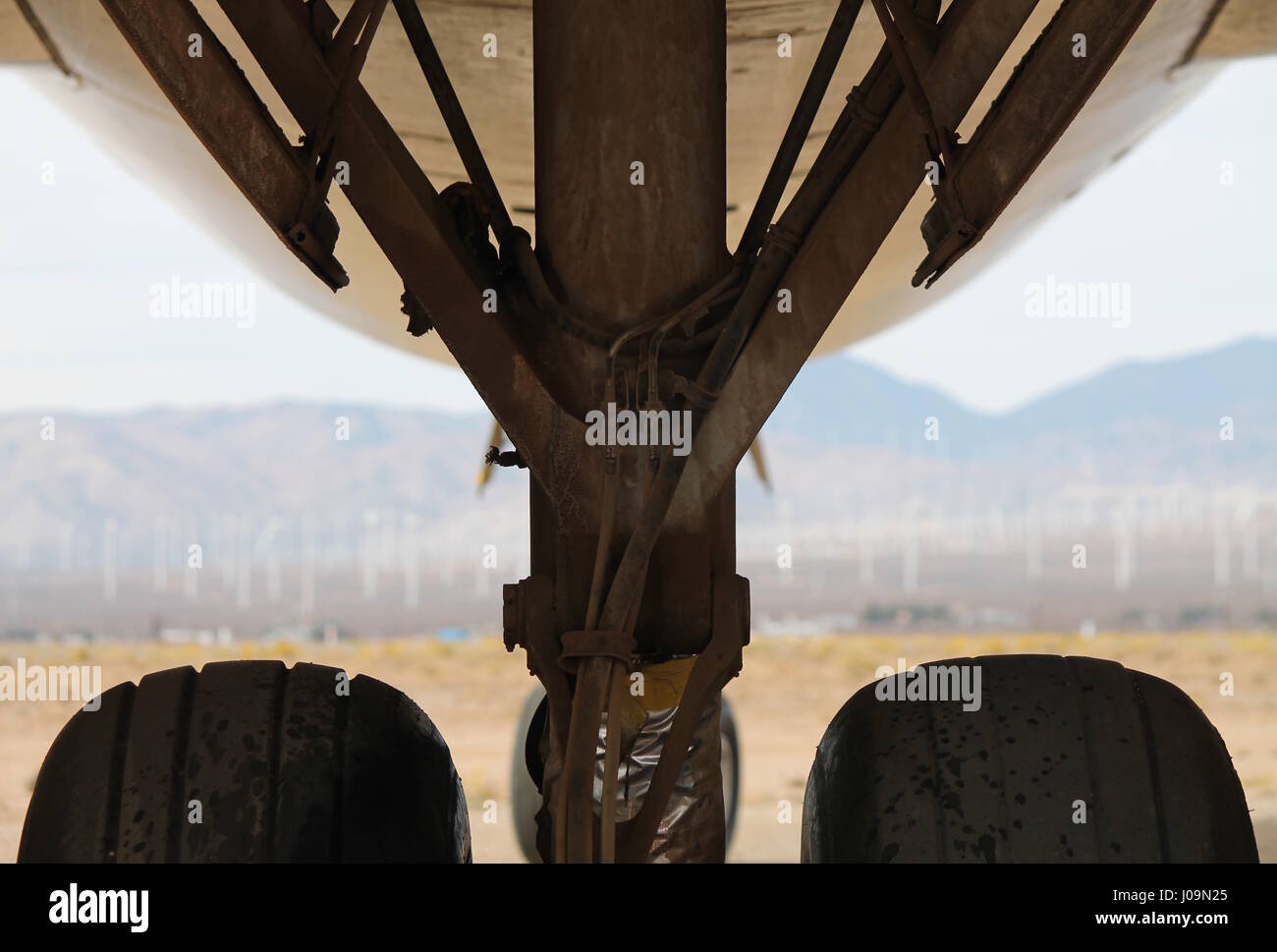 747 Jumbo Jet ruote aereo nel deserto di Mojave Foto Stock