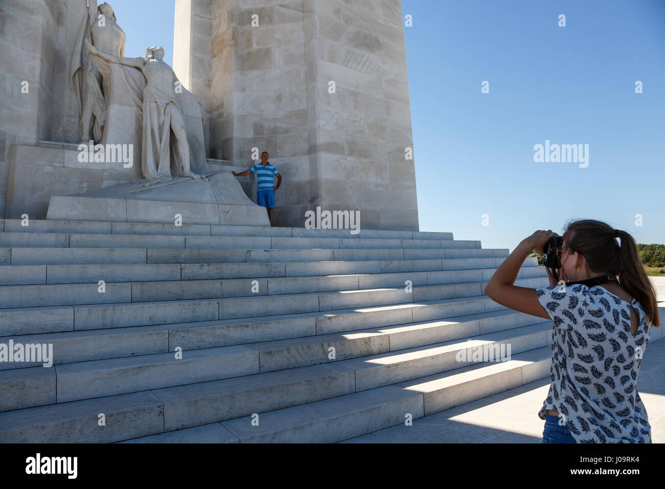 I turisti di prendere vacanze al Canadian National Vimy Memorial, Vimy, Francia Foto Stock