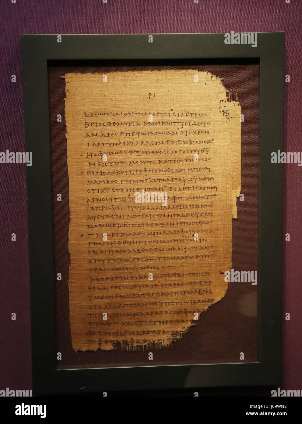 Prima Corinzi 14:34 - 15:5 di Pauline epistole sul display come alcuni dei più antichi sopravvissuti manoscritti biblici con un link diretto per la cristianità primitiva sono andati in mostra presso il Chester Beatty Library di Dublino. Foto Stock