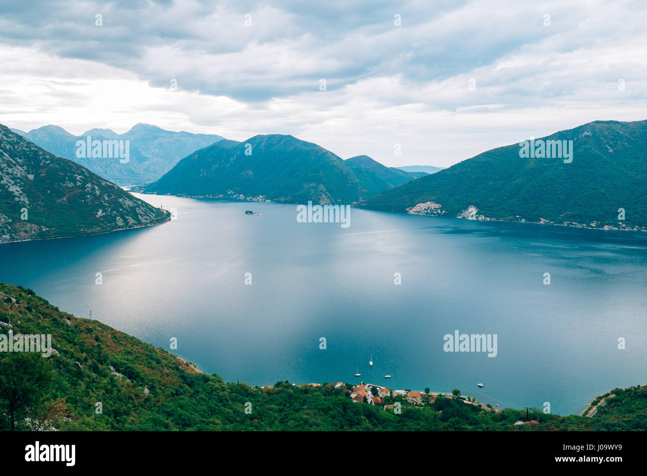 L'isola della Gospa od Skrpela, Kotor Bay, Montenegro. Vista dal Foto Stock