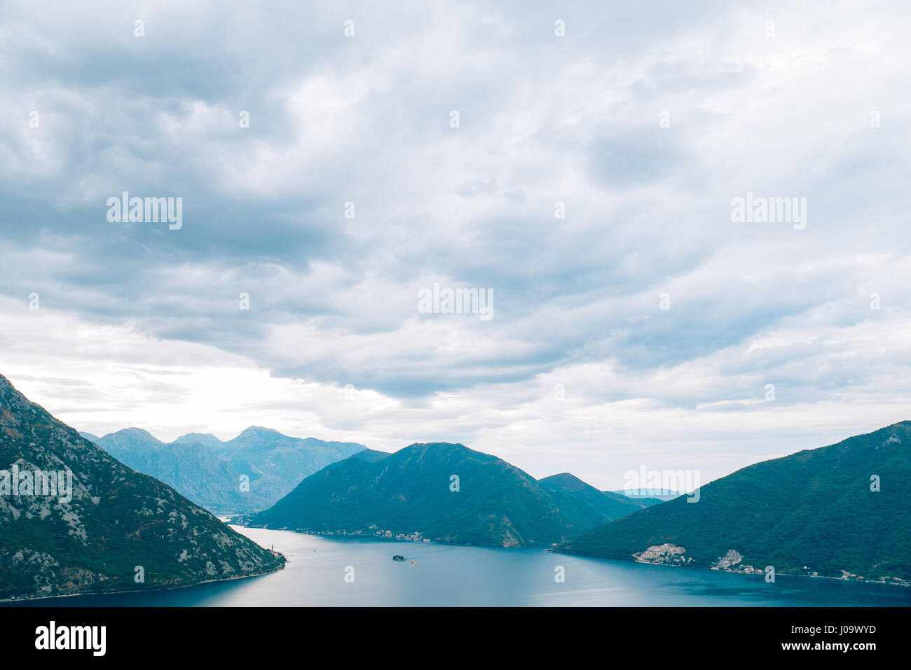 L'isola della Gospa od Skrpela, Kotor Bay, Montenegro. Vista dal Foto Stock