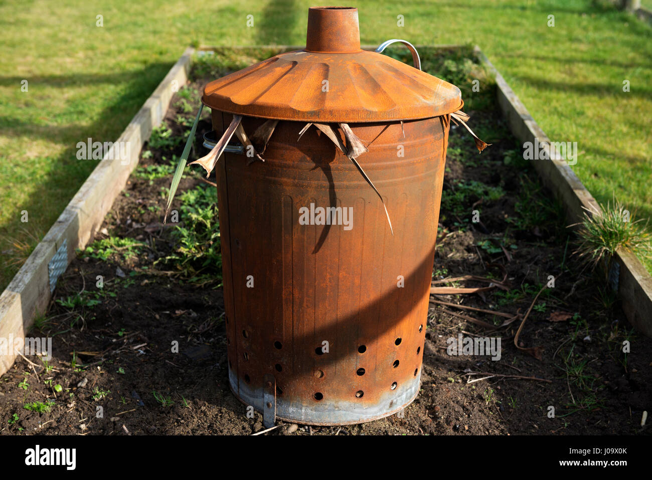 Inceneritore Da Giardino In Acciaio Zincato - 90 Litri, Con Coperchio E Canna Fumaria - Foto 9