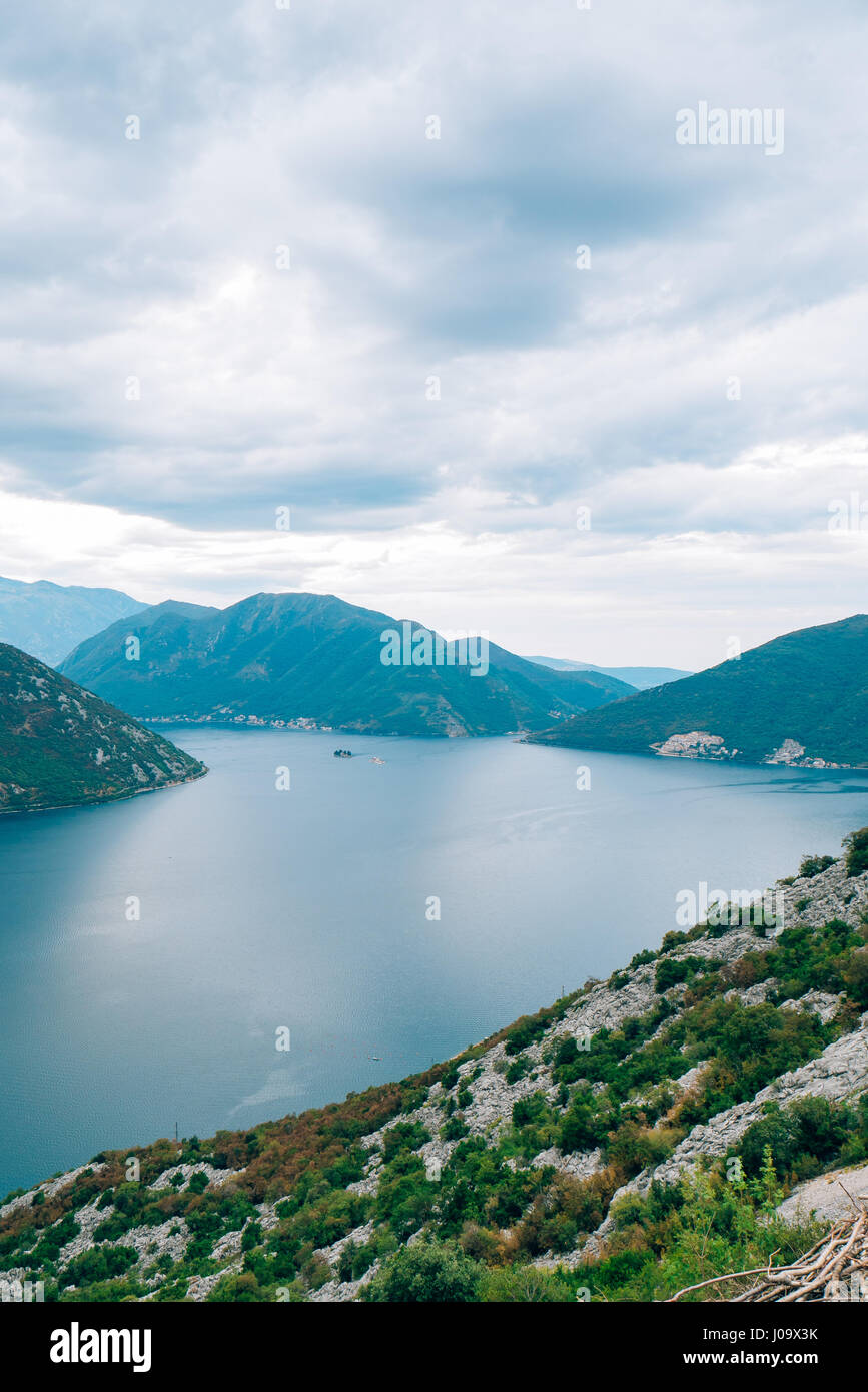 L'isola della Gospa od Skrpela, Kotor Bay, Montenegro. Vista dal Foto Stock