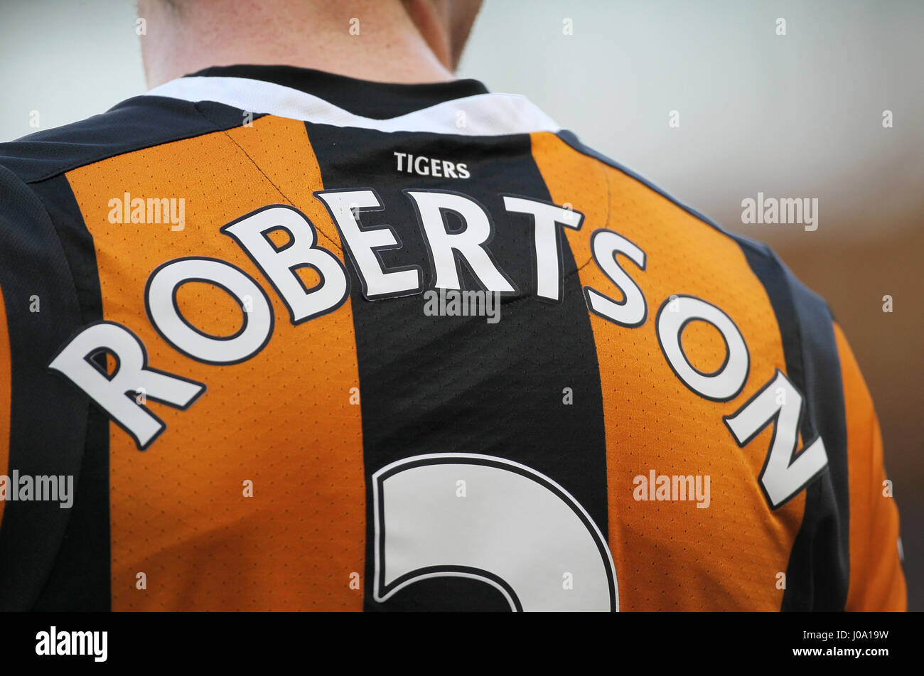 Una vista del retro della maglia di Hull City Andrew Robertson Foto stock -  Alamy