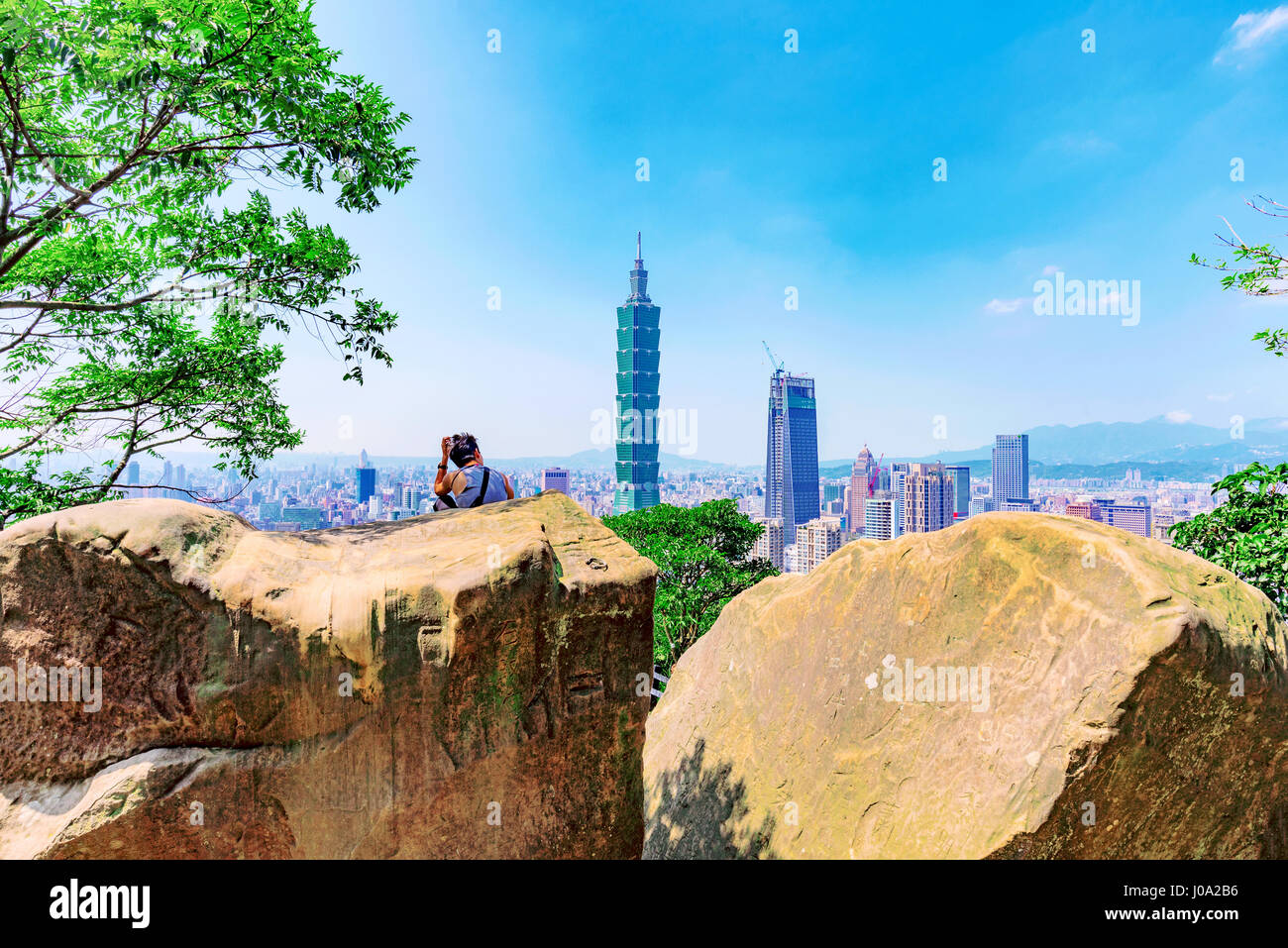 Vista di Taipei dalla vetta della montagna Xiangshan Foto Stock