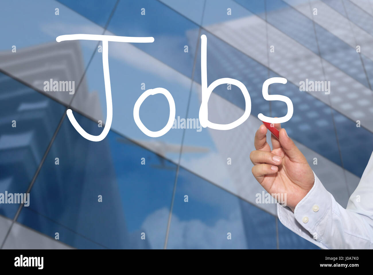 La mano di un imprenditore disegnati a mano una parola di posti di lavoro per presentare e applicando al vostro business. Foto Stock