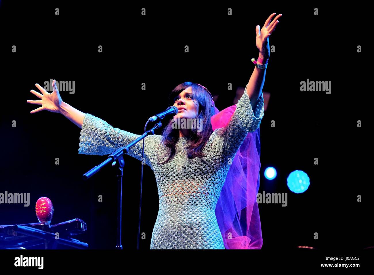 Glastonbury Festival, 26 giugno 2016, UK. Bat per ciglia Natasha aka Khan si esibisce dal vivo sul John Peel stage nel giorno finale di Glastonbury Foto Stock