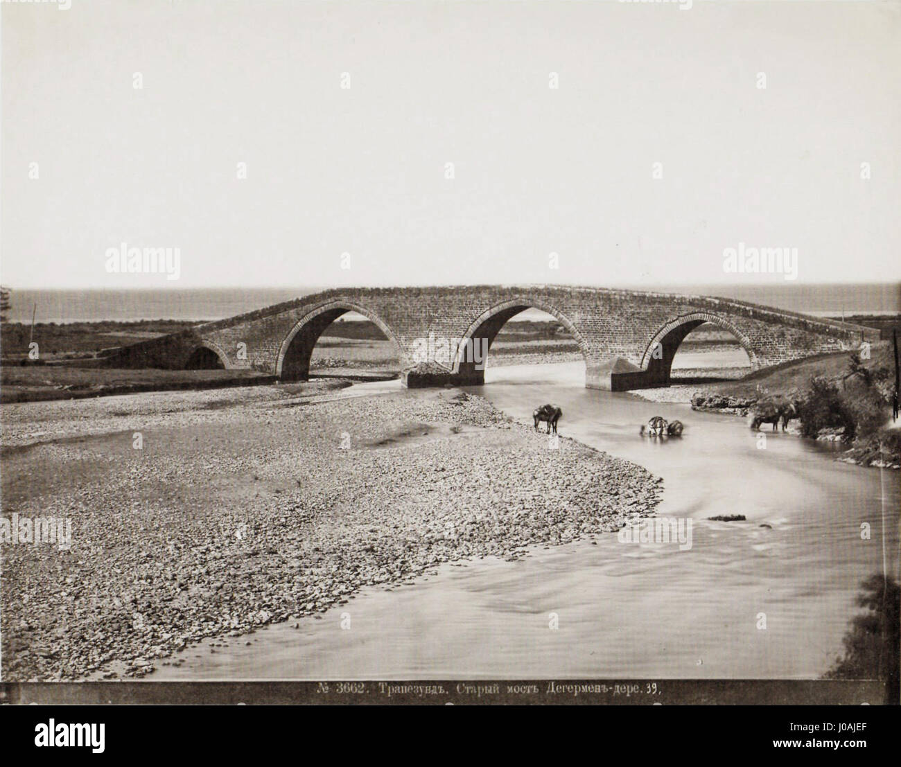 Il ponte di Firmendere è una struttura notevole nota per la sua ingegneria e il suo design, forse catturata in questa opera d'arte per evidenziare le caratteristiche architettoniche del ponte e il suo ruolo nelle infrastrutture di trasporto. Foto Stock