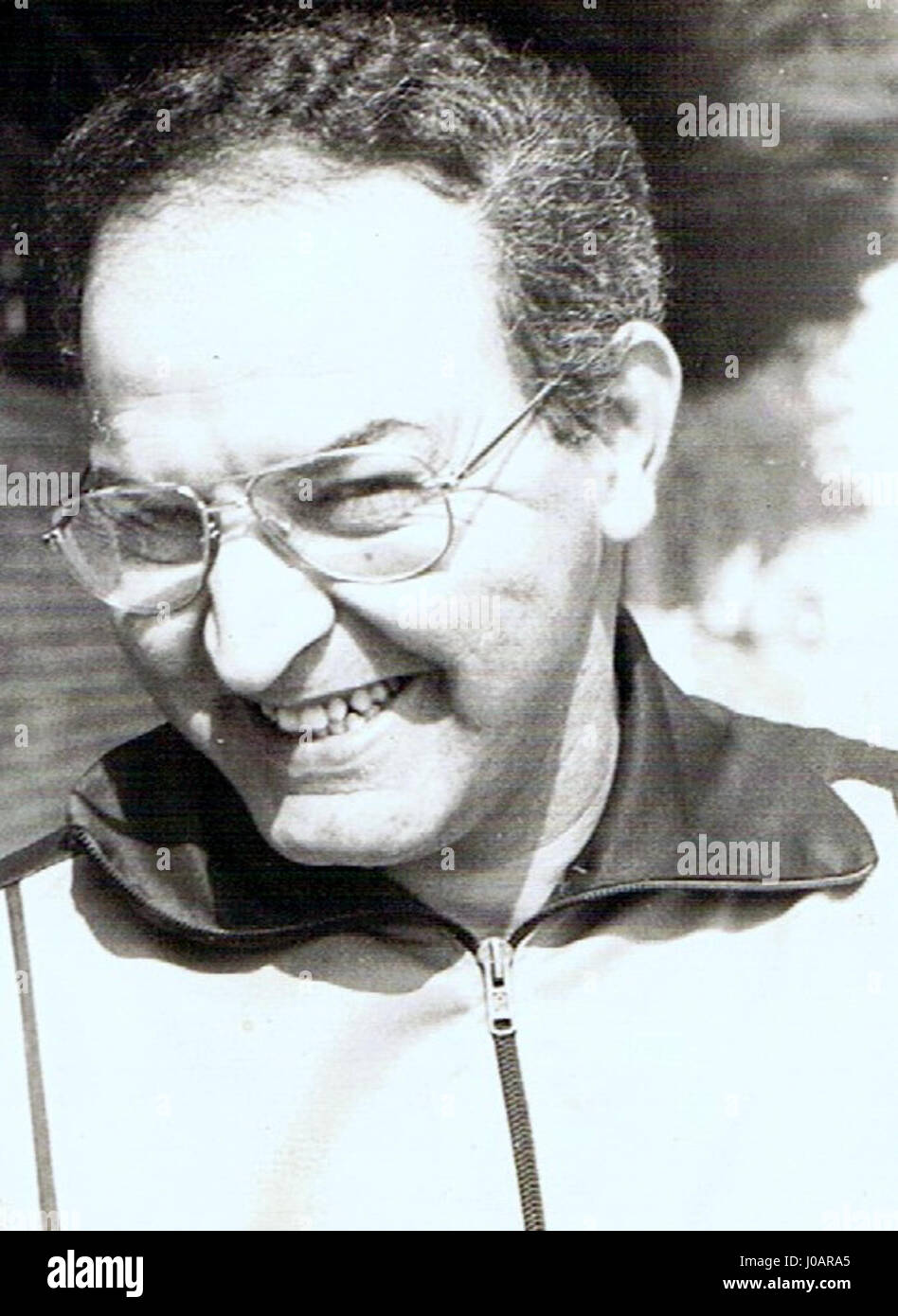 Un dipinto di Ali Sadki Azayku intitolato "Rabat nel 1985". Le opere d'arte catturano l'essenza di Rabat, Marocco, a metà degli anni '1980, raffigurando l'architettura e l'atmosfera culturale della città. Foto Stock