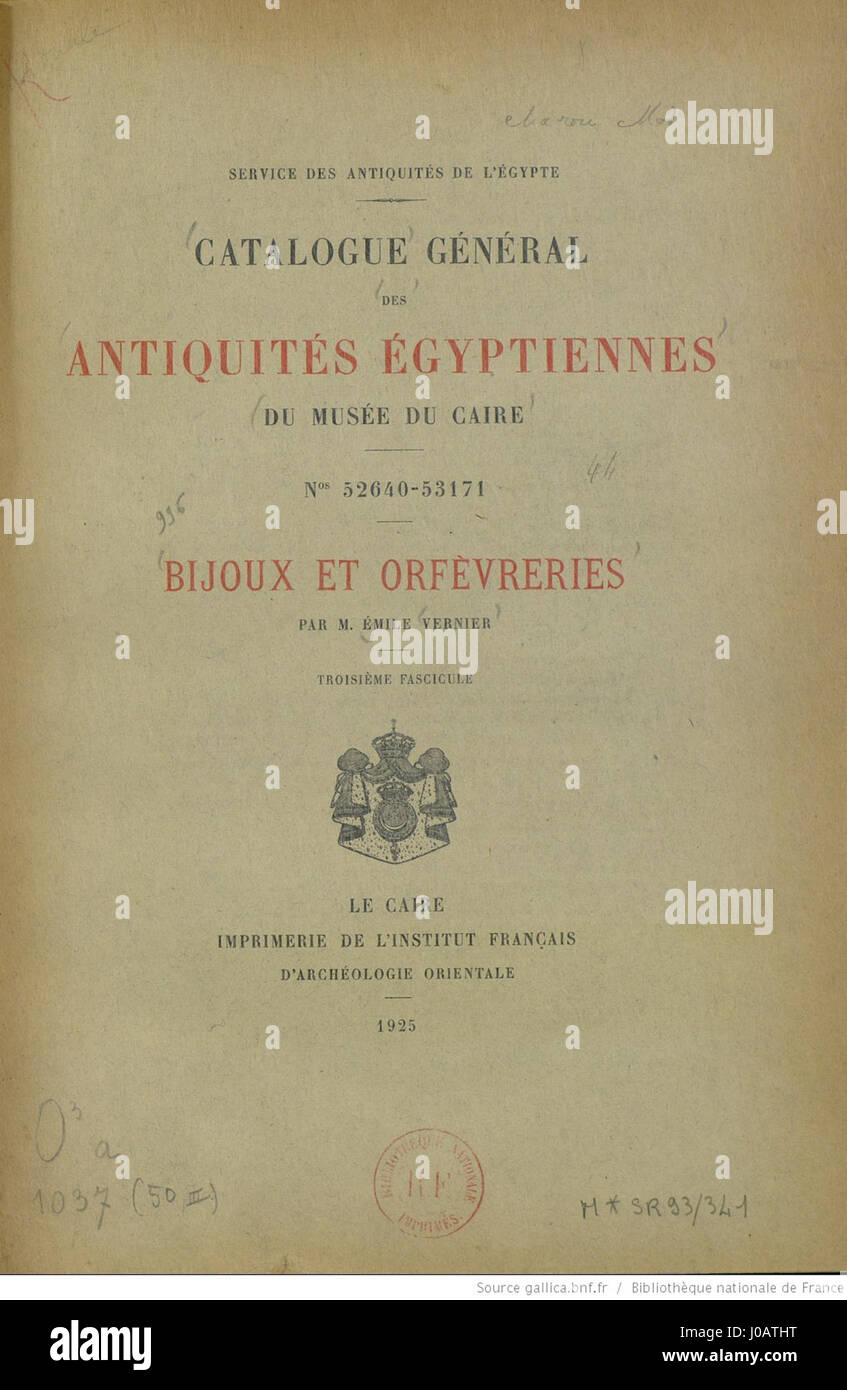 Il "Catalogue général des Antiquités égyptiennes du Musée du Caire" si concentra sulla collezione di gioielli e oreficerie egiziane, offrendo una visione dell'antico artigianato egiziano e del suo significato culturale. Foto Stock
