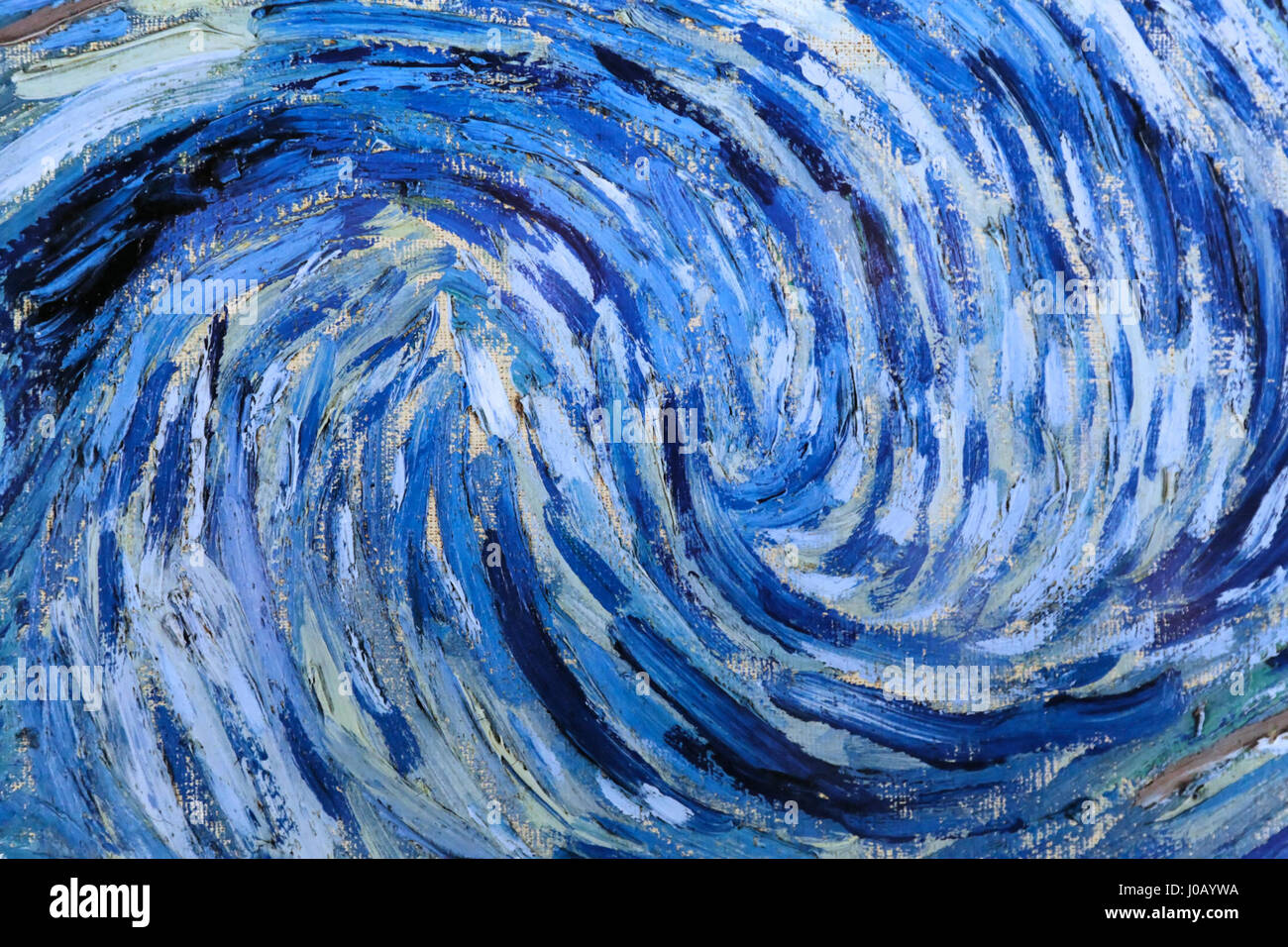 Il Gasometro di Oberhausen ospita una mostra chiamata "Der schöne Schein", che presenta una coinvolgente esposizione della "notte stellata" di van Gogh. La mostra mette in evidenza la trasformazione del Gasometro in una vetrina dinamica e più grande dell'iconica opera d'arte. Foto Stock