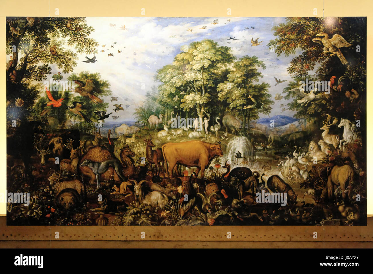 Il "Gasometro" di Oberhausen, presentato in "Der schöne Schein - il Paradiso", rappresenta una mostra che unisce arte e architettura. Il pezzo fa riferimento al dipinto "il Paradiso" di Savery, che mescola arte storica con temi moderni. Foto Stock