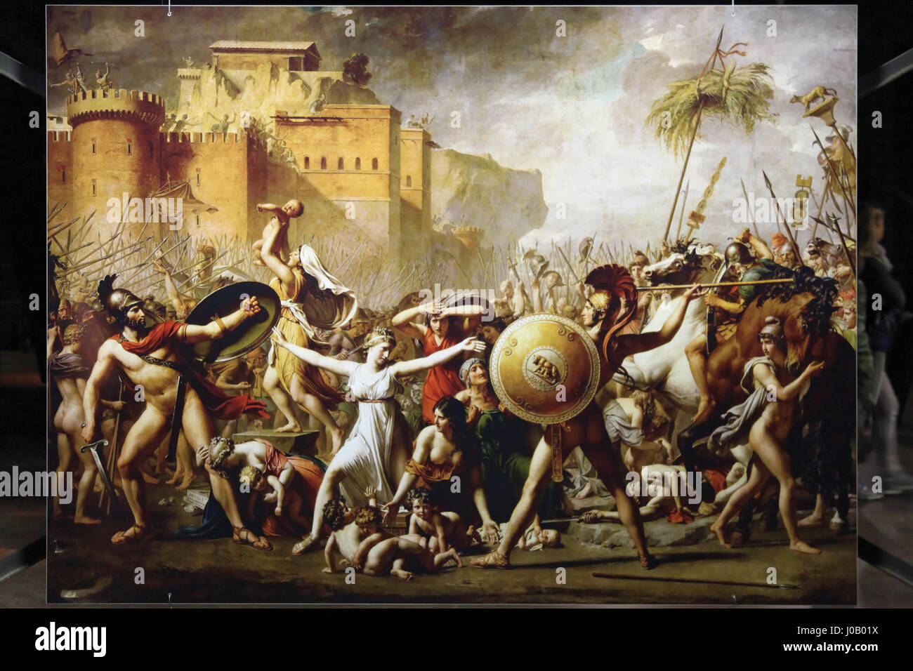 Il Gasometer di Oberhausen presenta l'opera d'arte Der schöne Schein, che presenta l'intervento delle donne Sabine di Jacques-Louis David. Questa installazione su larga scala unisce lo spazio industriale all'arte classica, mescolando l'antico con il moderno. Foto Stock