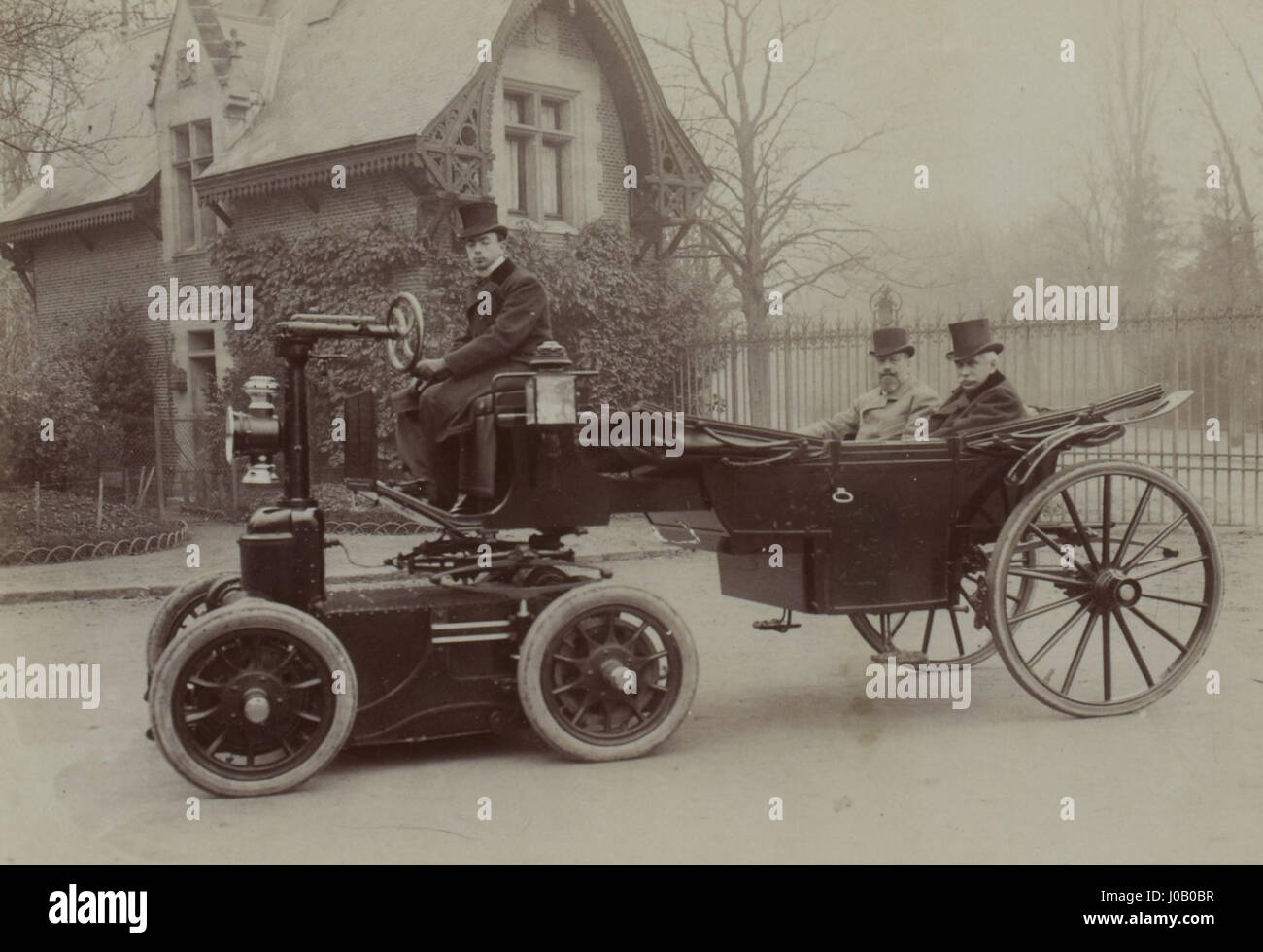 "Le Grand Duc Alexis au bois de Boulogne" raffigura il Granduca Alexis in una carrozza trainata da cavalli al Bois de Boulogne di Parigi, con il "Boogie" Helmann come nome della carrozza o del veicolo trainato da cavalli. Questo dipinto del 1899 cattura l'eleganza dell'aristocrazia francese e le loro attività di svago. Foto Stock