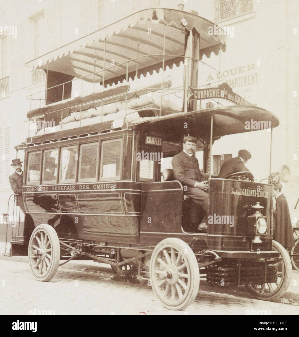 Questa fotografia o dipinto raffigura il Serpollet omnibus, un veicolo a vapore del 1905 gestito dalla compagnie Générale. Rappresenta una prima forma di trasporto pubblico durante la rivoluzione industriale. Foto Stock Questa fotografia o dipinto raffigura il Serpollet omnibus, un veicolo a vapore del 1905 gestito dalla compagnie Générale. Rappresenta una prima forma di trasporto pubblico durante la rivoluzione industriale. Foto Stock