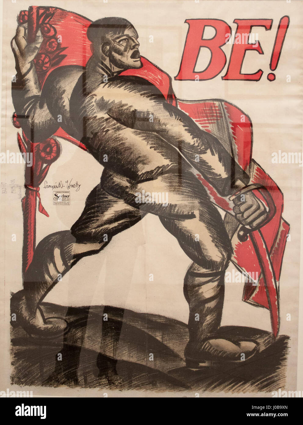 Questo poster del 1919, progettato da Nemes-Lampárth, fu utilizzato per reclutare soldati per l'Armata Rossa ungherese. Rappresenta lo spirito rivoluzionario durante il periodo della Repubblica sovietica ungherese, che fu di breve durata ma segnò un periodo chiave di sconvolgimenti in Ungheria. Foto Stock
